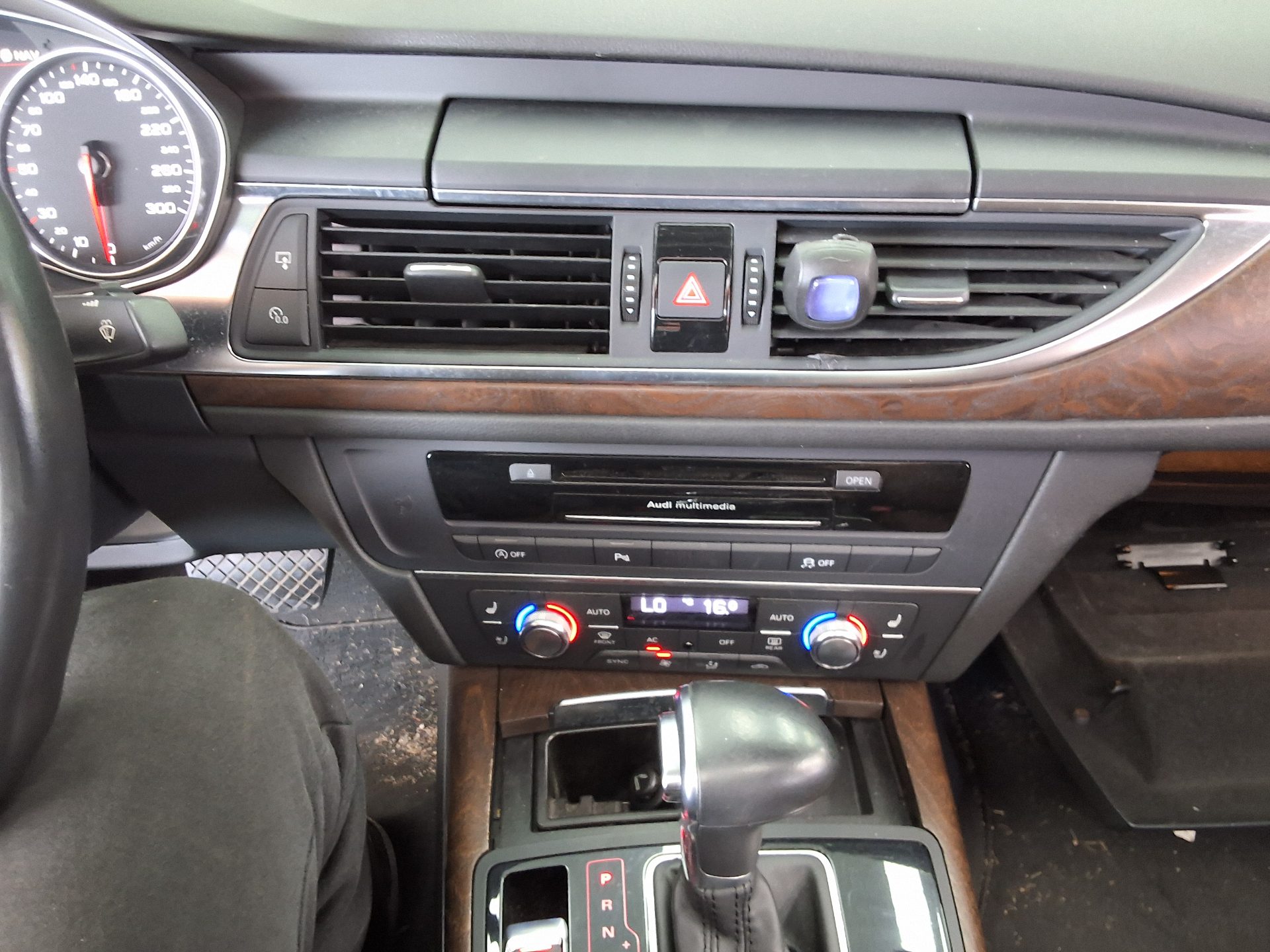 AUDI A6 (4TH GEN) 3.0 TDI QUATTRO DYNAMIC LED PACK 2013 - zdjęcie 26
