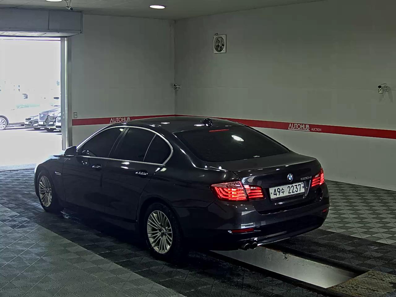 BMW 5 SERIES (6TH GEN) 520d 2015 - zdjęcie 6