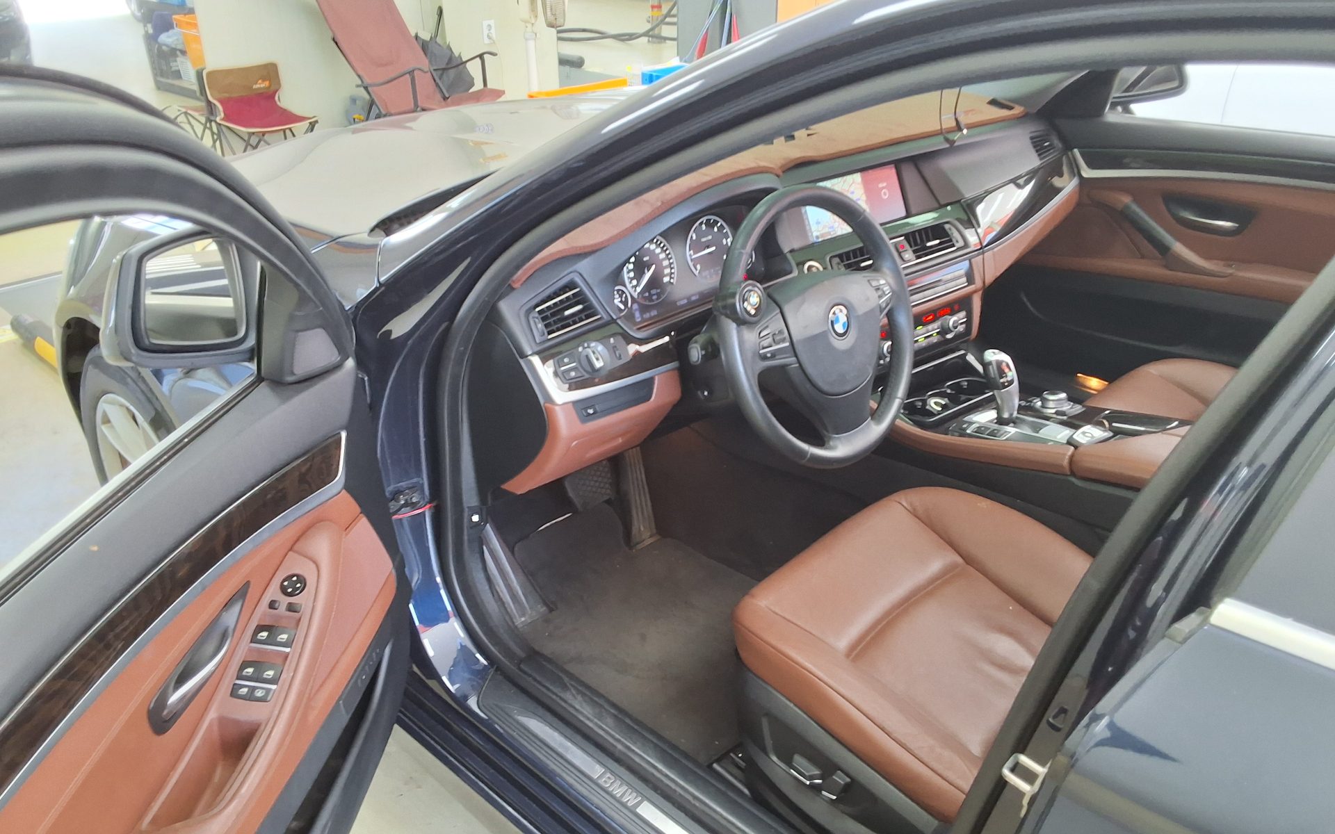 BMW 5 SERIES (6TH GEN) 520d 2013 - zdjęcie 10