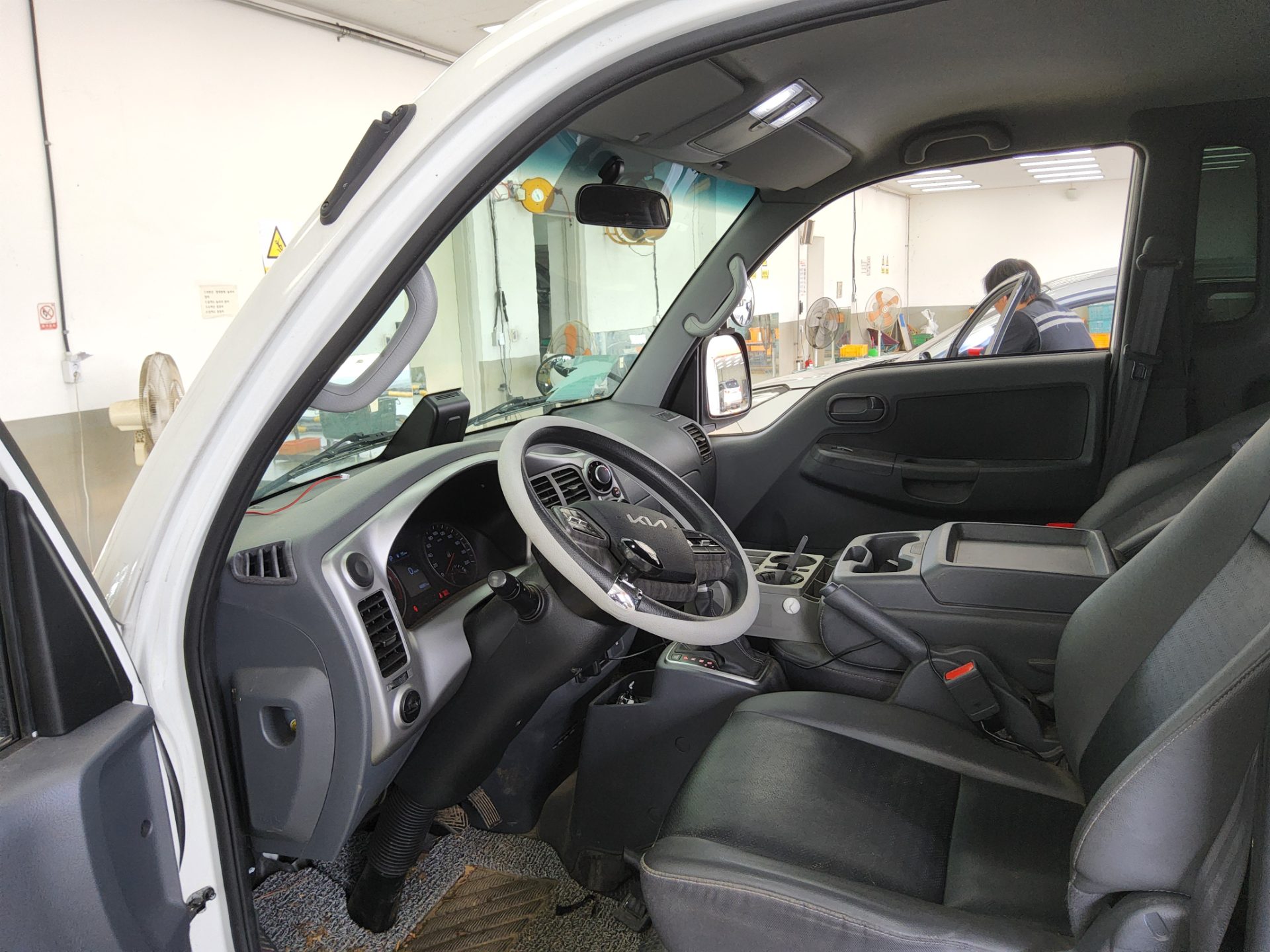 KIA THE NEW BONGO III CARGO 1 TON KING CAB EXTRA LONG WHEELBASE L LITE 2022 - zdjęcie 10