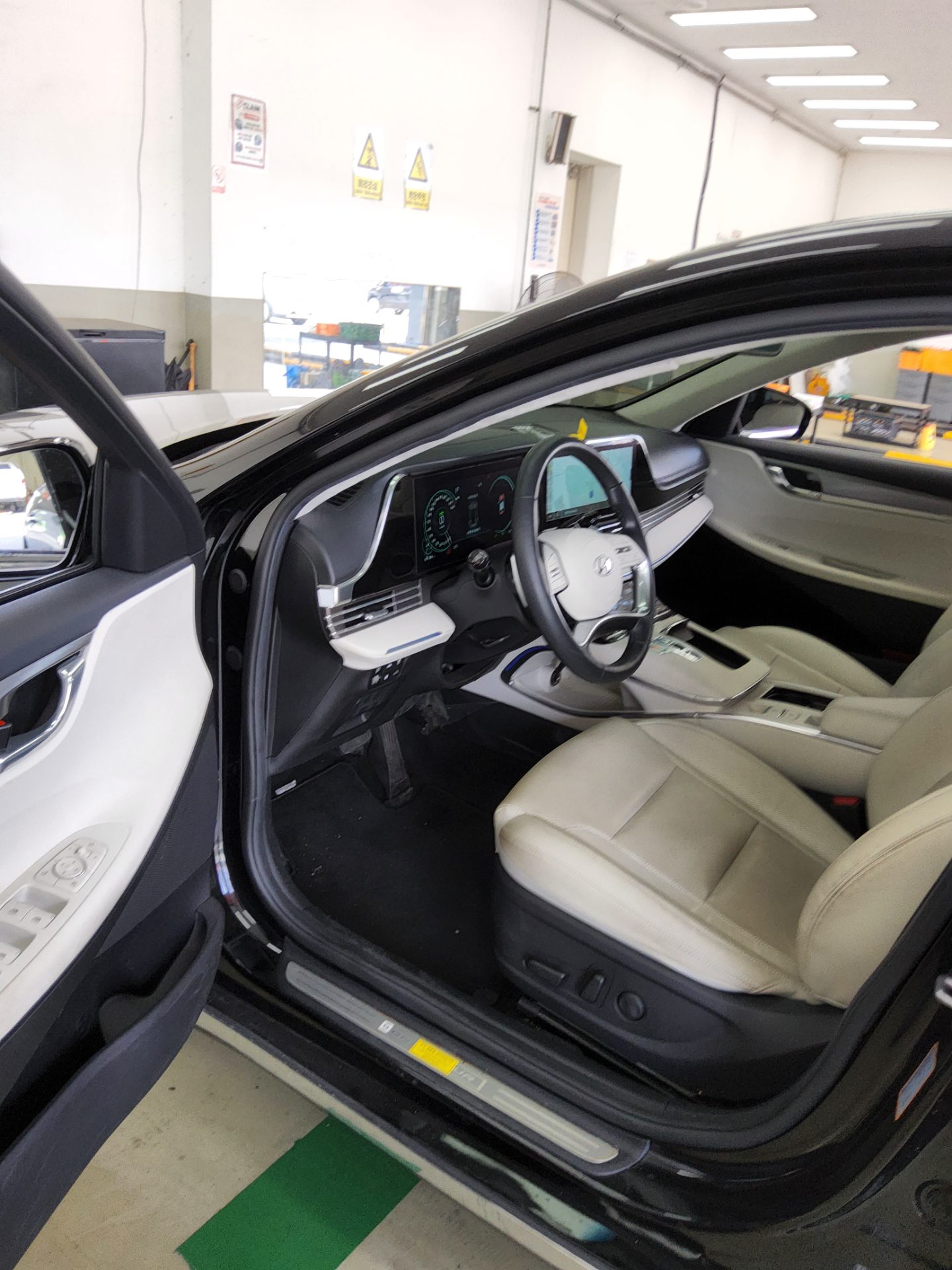 HYUNDAI THE NEW GRANDEUR IG HYBRID 2.4 HEV LE BLANC 2023 - zdjęcie 10
