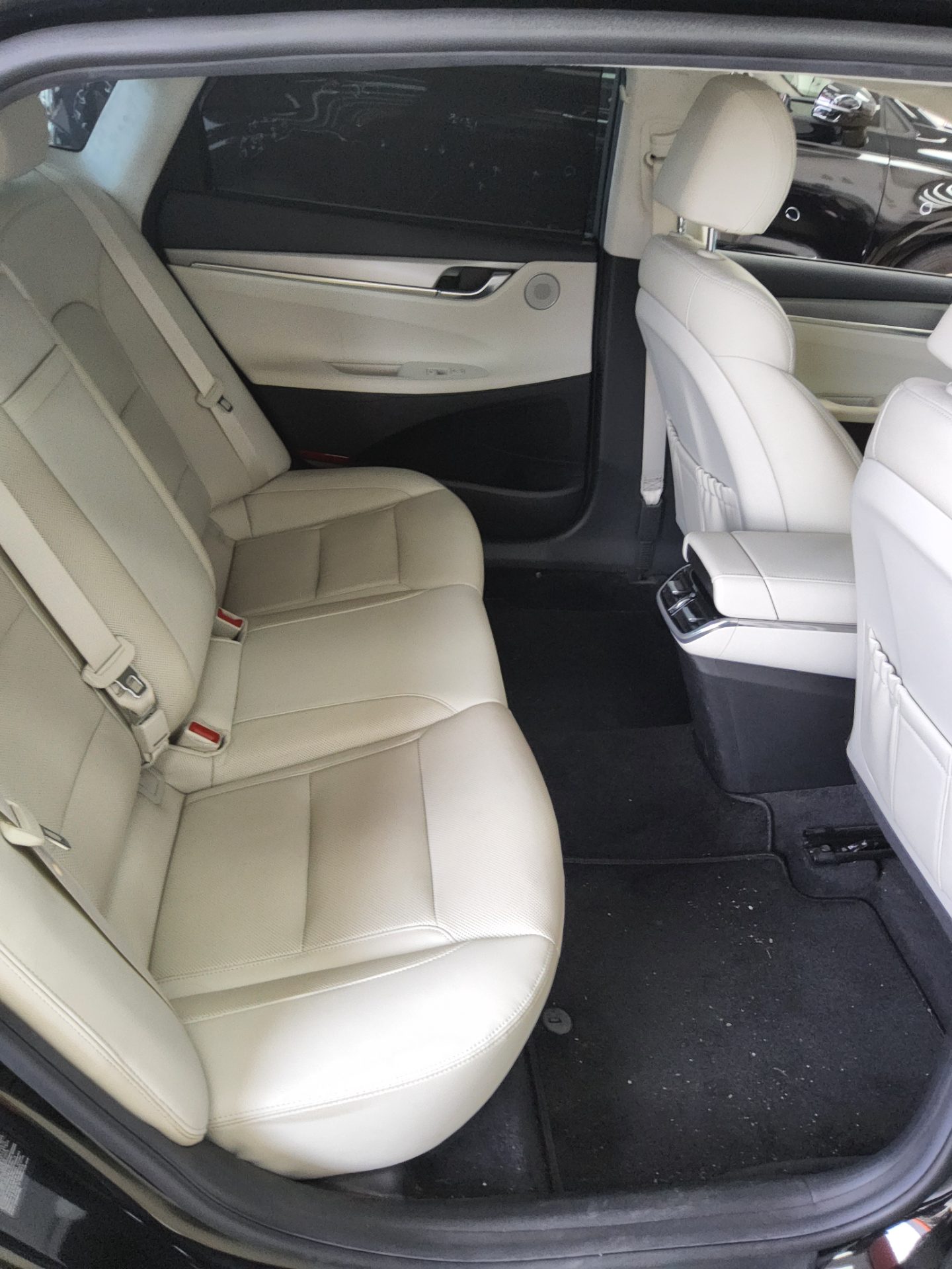 HYUNDAI THE NEW GRANDEUR IG HYBRID 2.4 HEV LE BLANC 2023 - zdjęcie 13