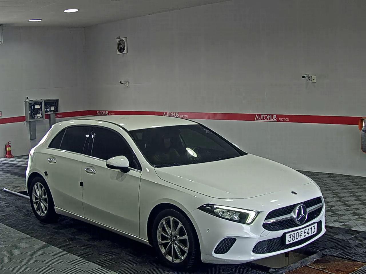 MERCEDES-BENZ A-CLASS (4TH GEN) A220 HATCHBACK 2020 - zdjęcie 3