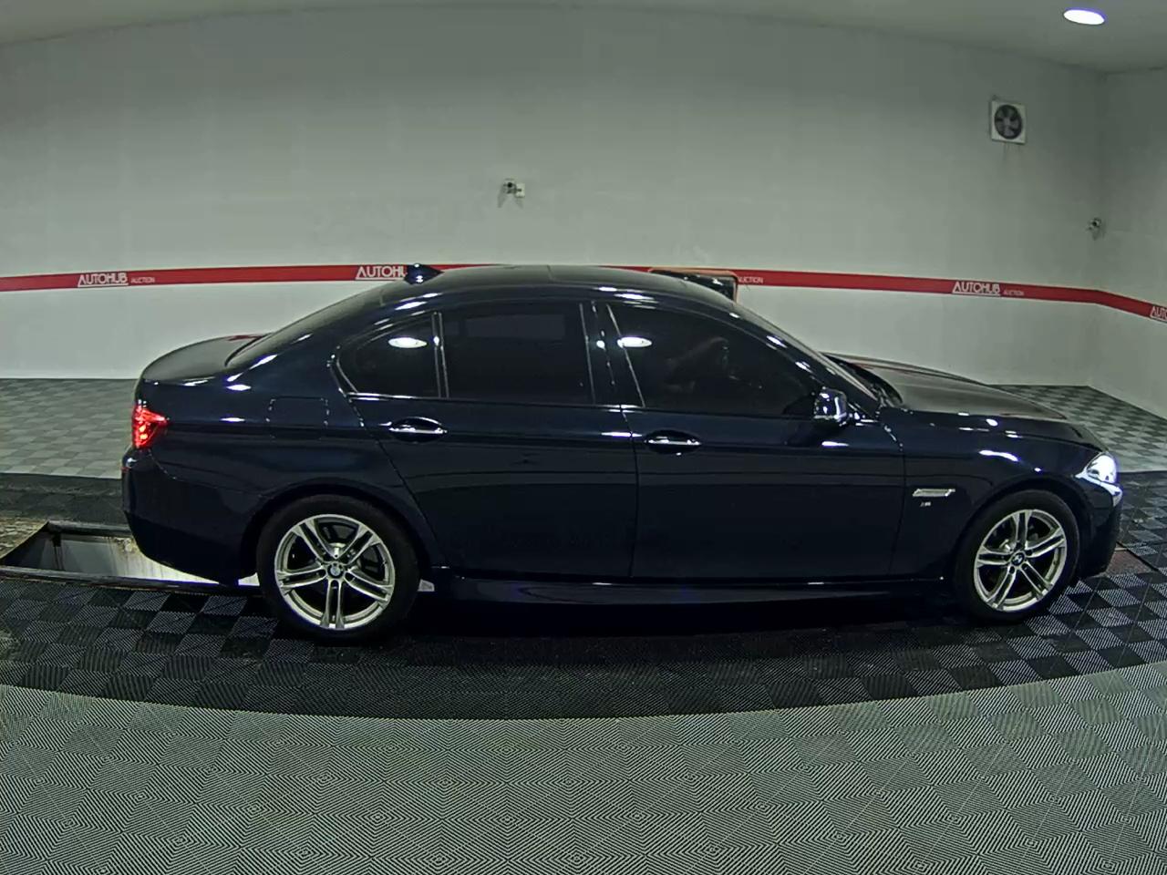 BMW 5 SERIES (6TH GEN) 520d xDRIVE M AERODYNAMIC PRO 2016 - zdjęcie 4