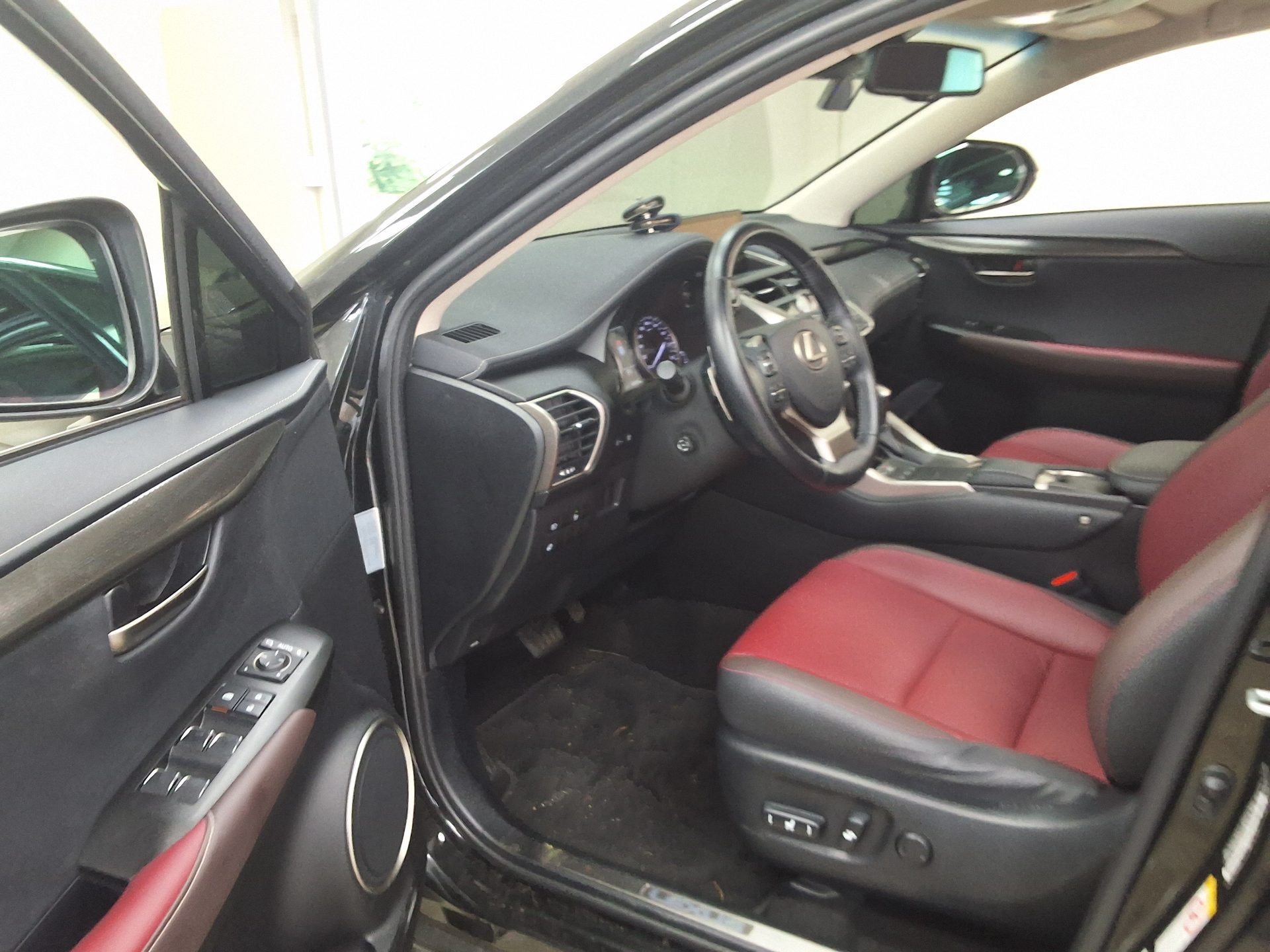 LEXUS NX 300h 2019 - zdjęcie 11