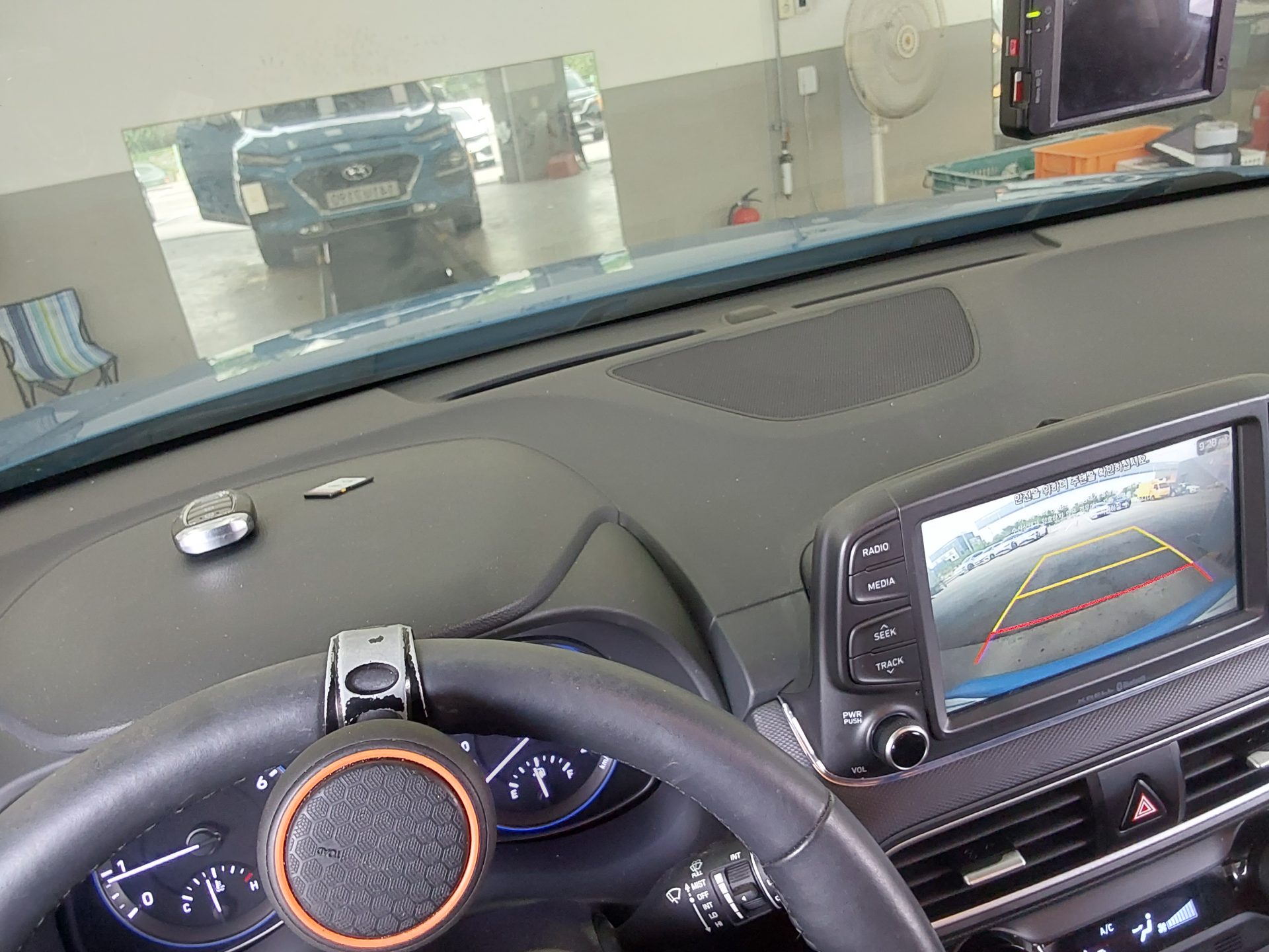 HYUNDAI KONA 1.6 GASOLINE 2WD PREMIUM 2020 - zdjęcie 17