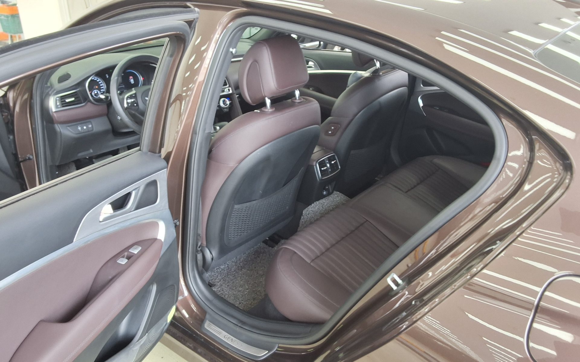 GENESIS THE NEW G70 GASOLINE 2.0T 2WD BASE MODEL 2021 - zdjęcie 12
