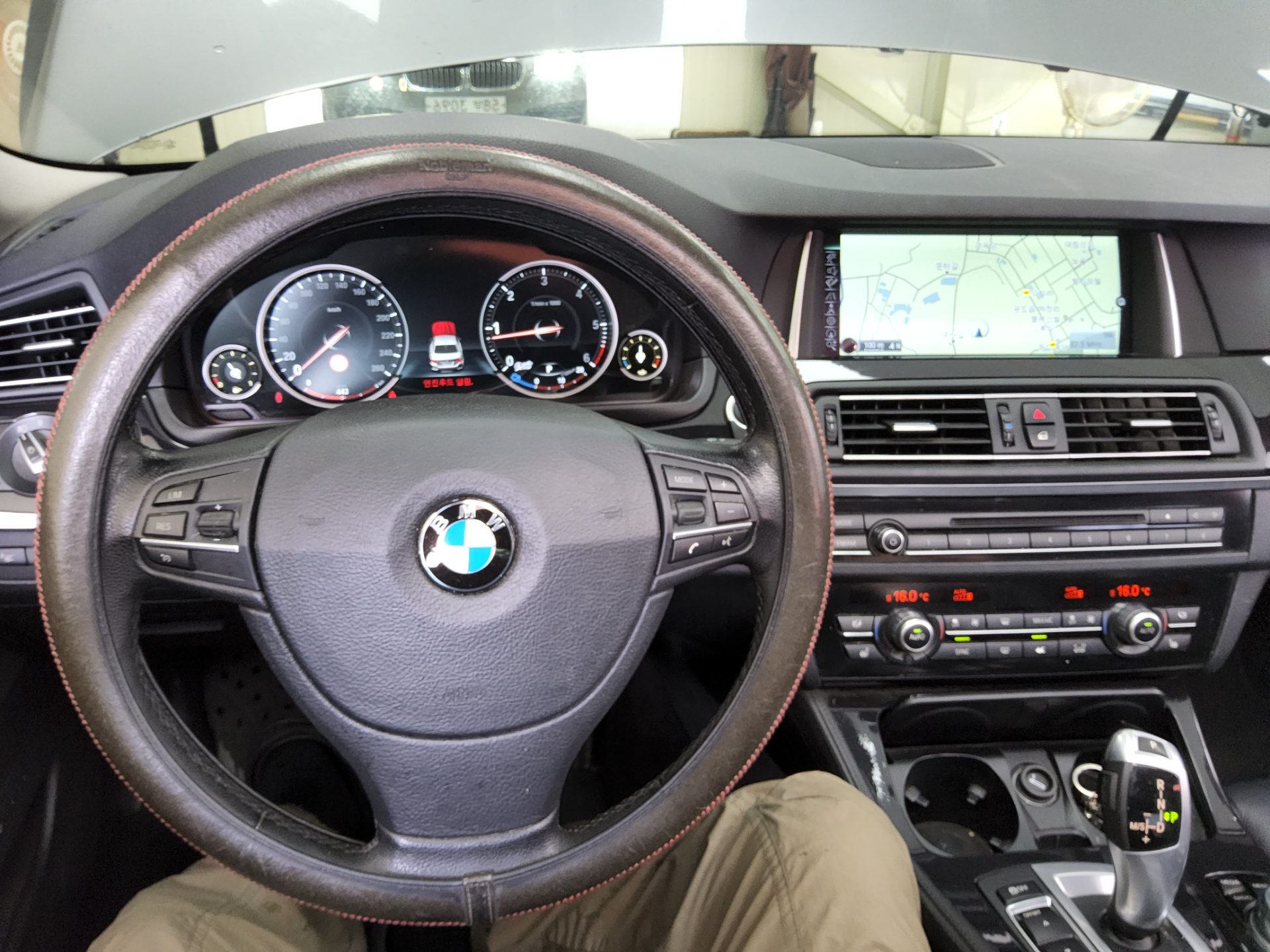 BMW 5 SERIES (6TH GEN) 520d xDRIVE 2015 - zdjęcie 17