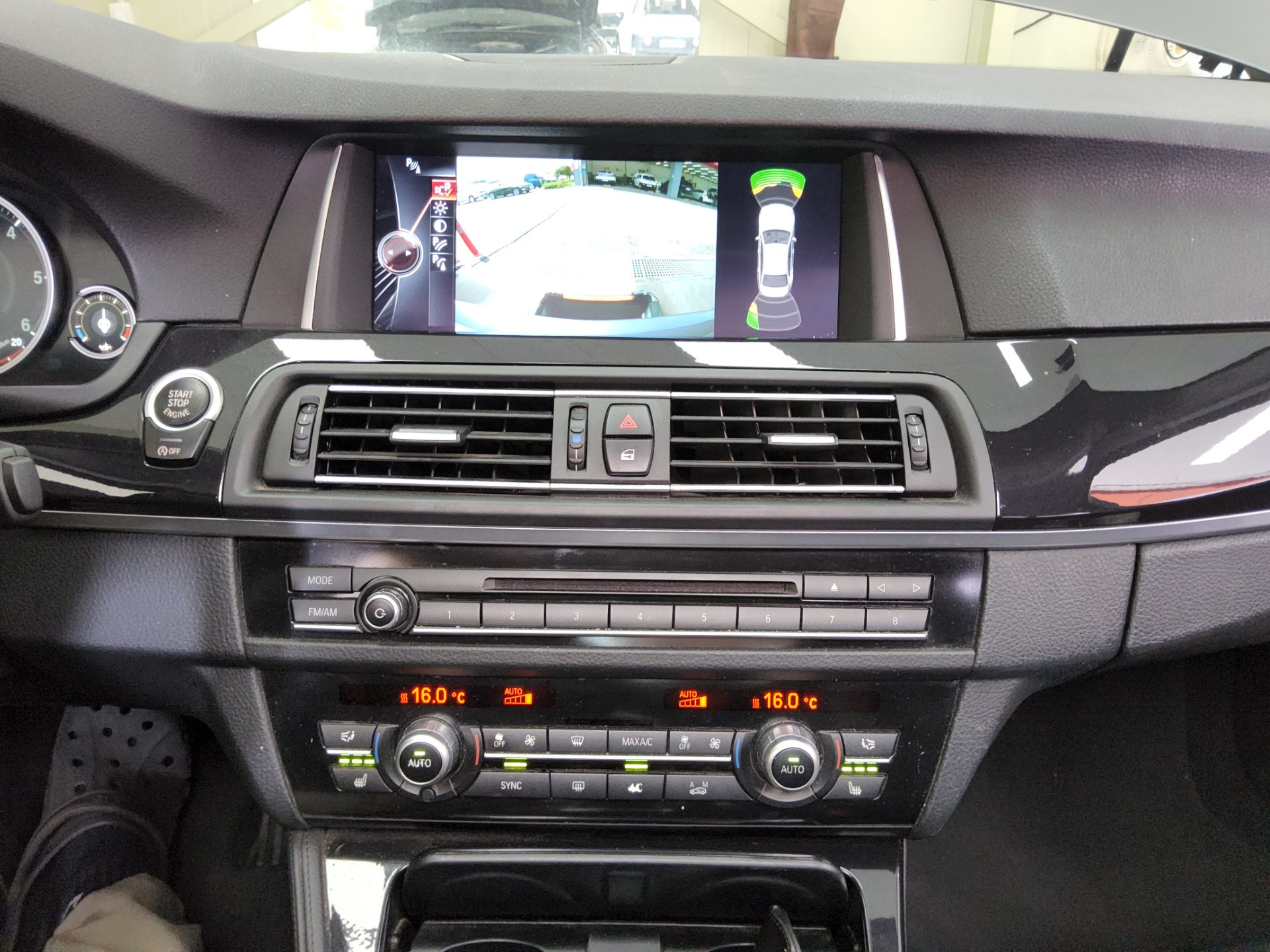 BMW 5 SERIES (6TH GEN) 520d xDRIVE 2015 - zdjęcie 18