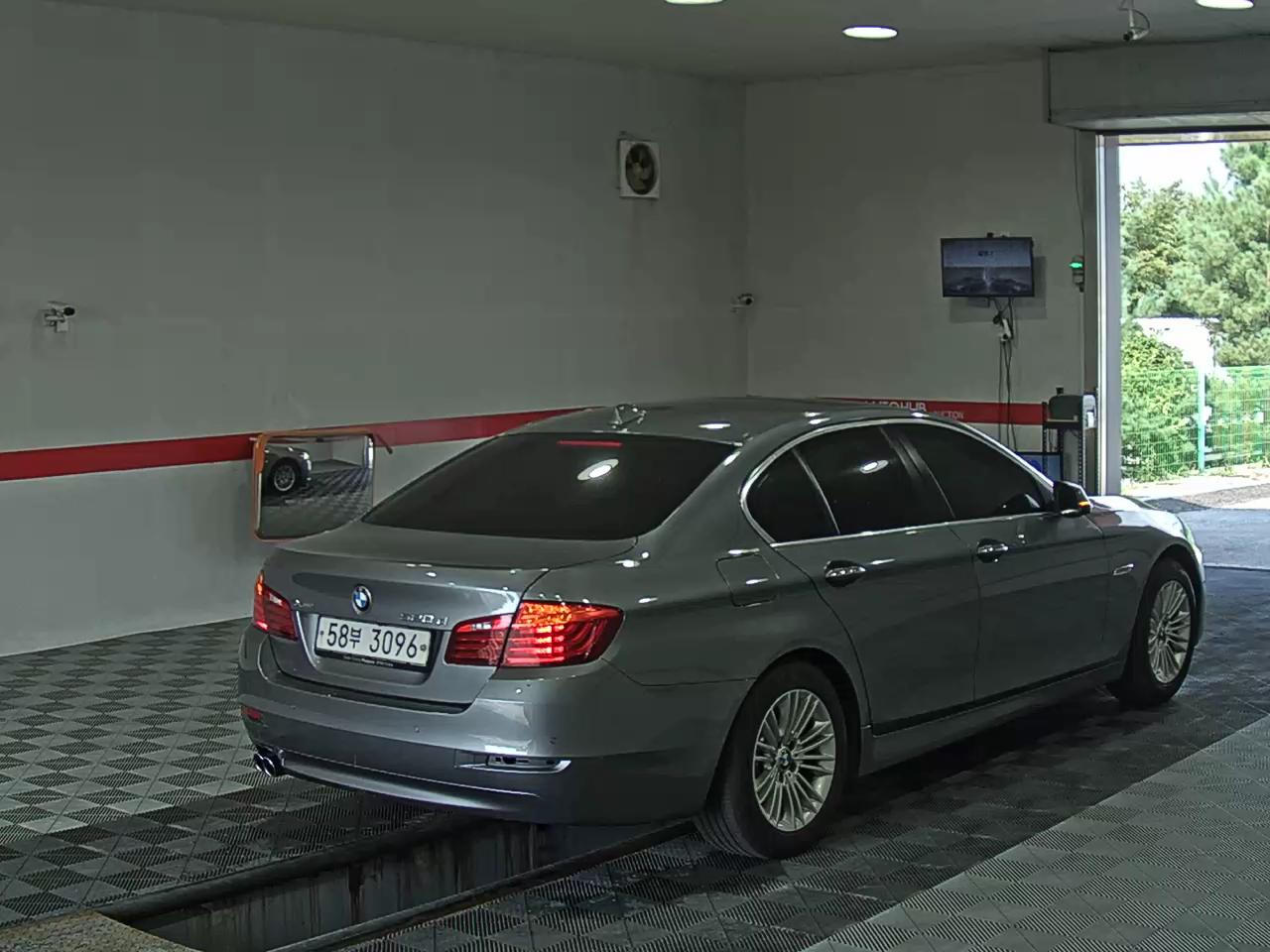 BMW 5 SERIES (6TH GEN) 520d xDRIVE 2015 - zdjęcie 5