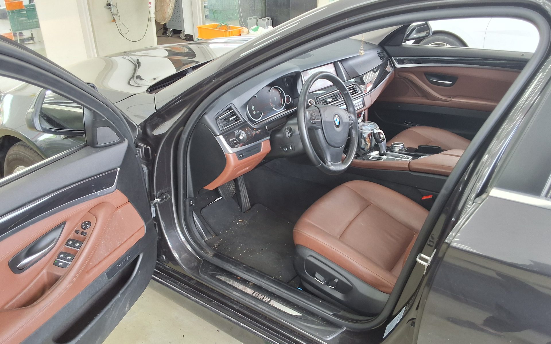 BMW 5 SERIES (6TH GEN) 520d xDRIVE 2015 - zdjęcie 10