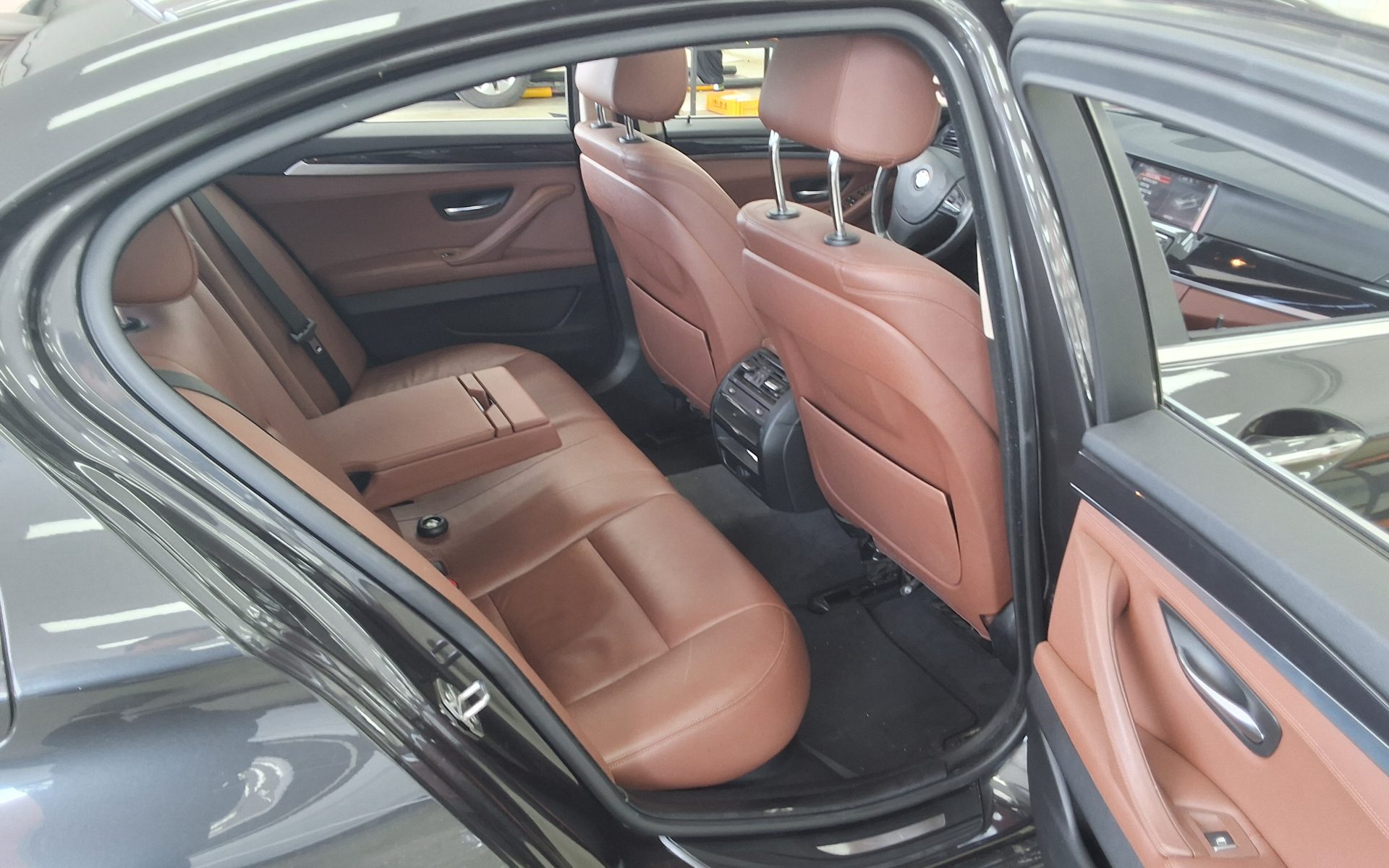BMW 5 SERIES (6TH GEN) 520d xDRIVE 2015 - zdjęcie 13
