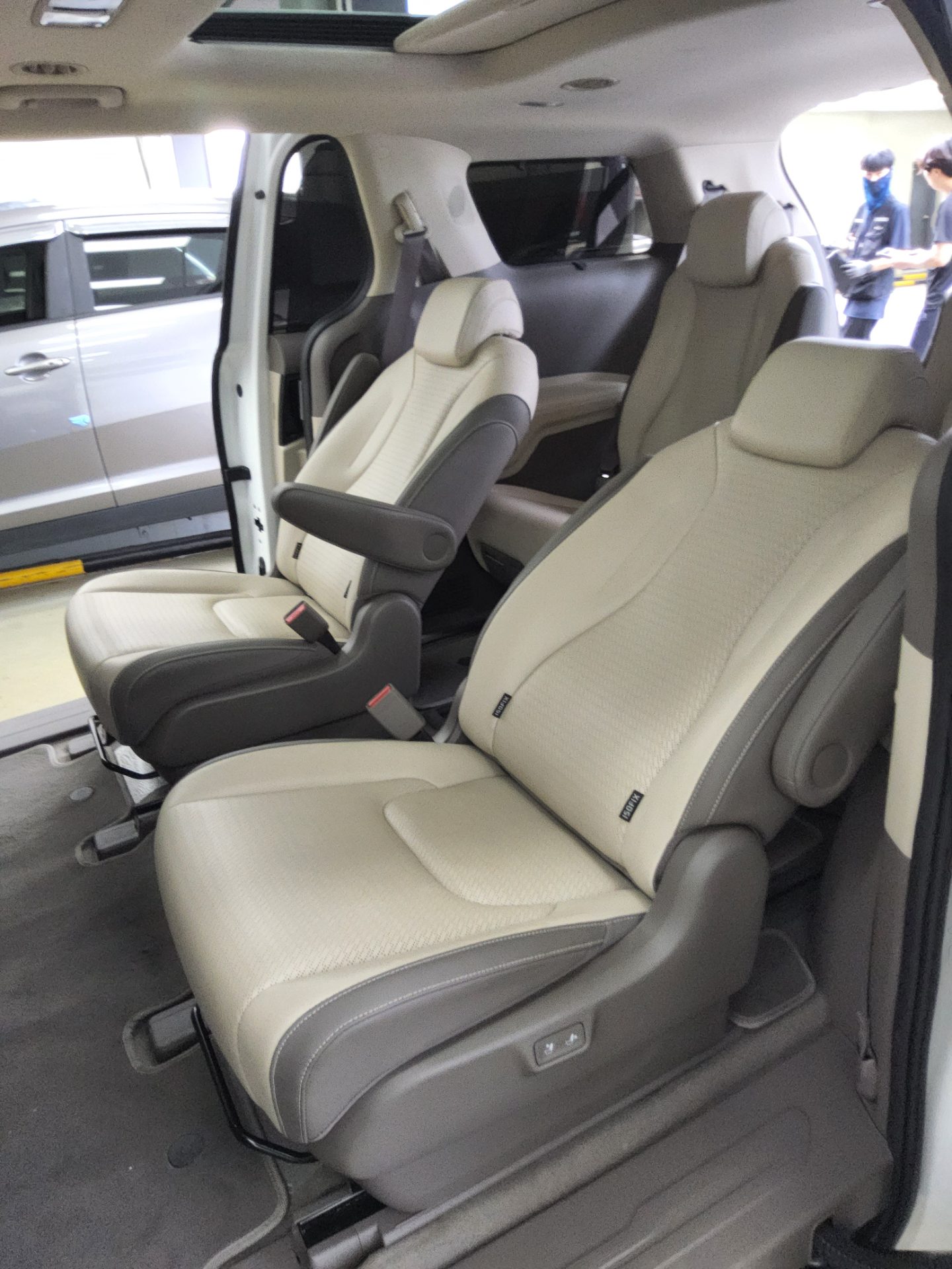 KIA THE NEW CARNIVAL (KA4) 9-SEATER DIESEL SIGNATURE 2024 - zdjęcie 12