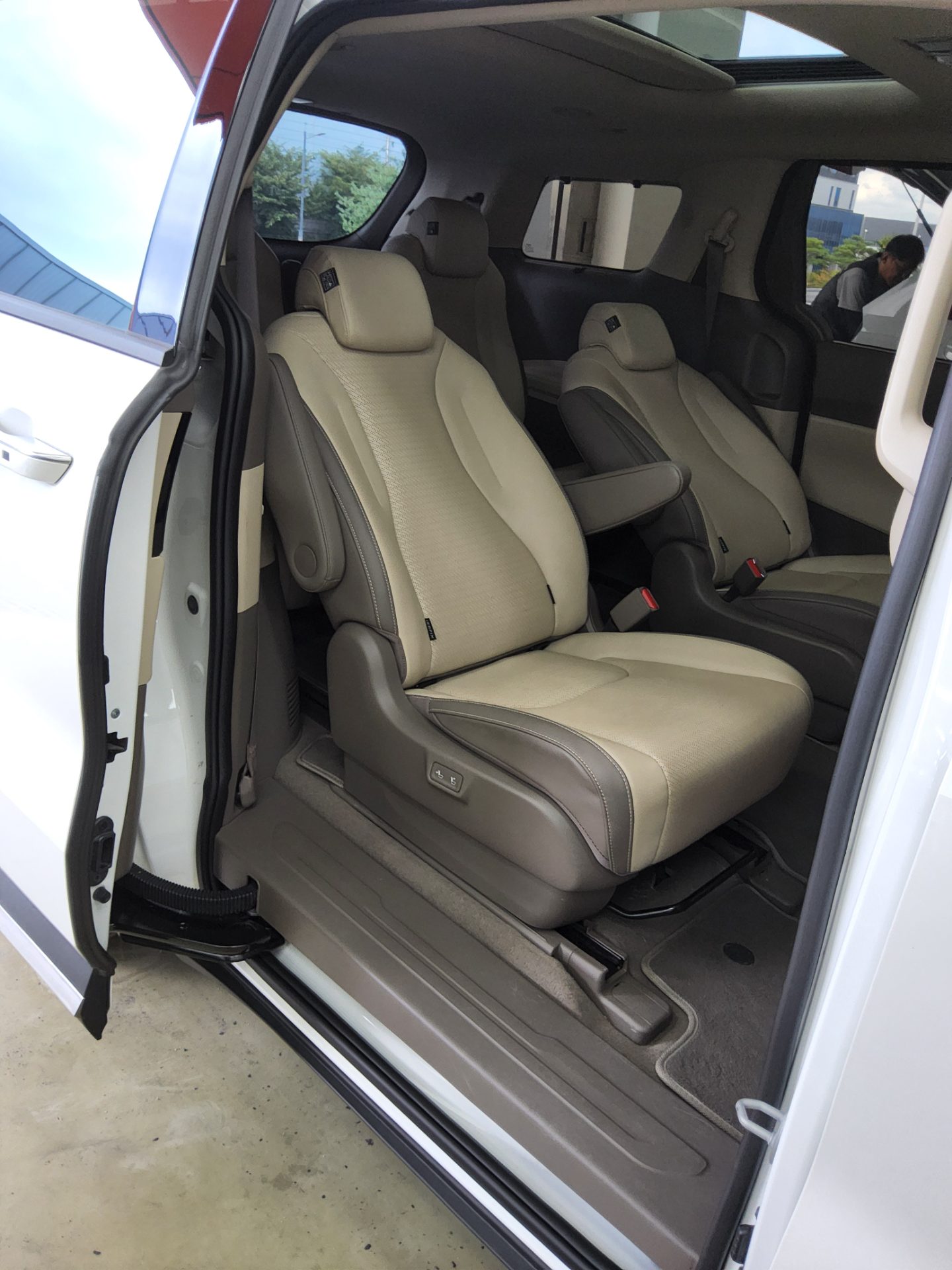 KIA THE NEW CARNIVAL (KA4) 9-SEATER DIESEL SIGNATURE 2024 - zdjęcie 13