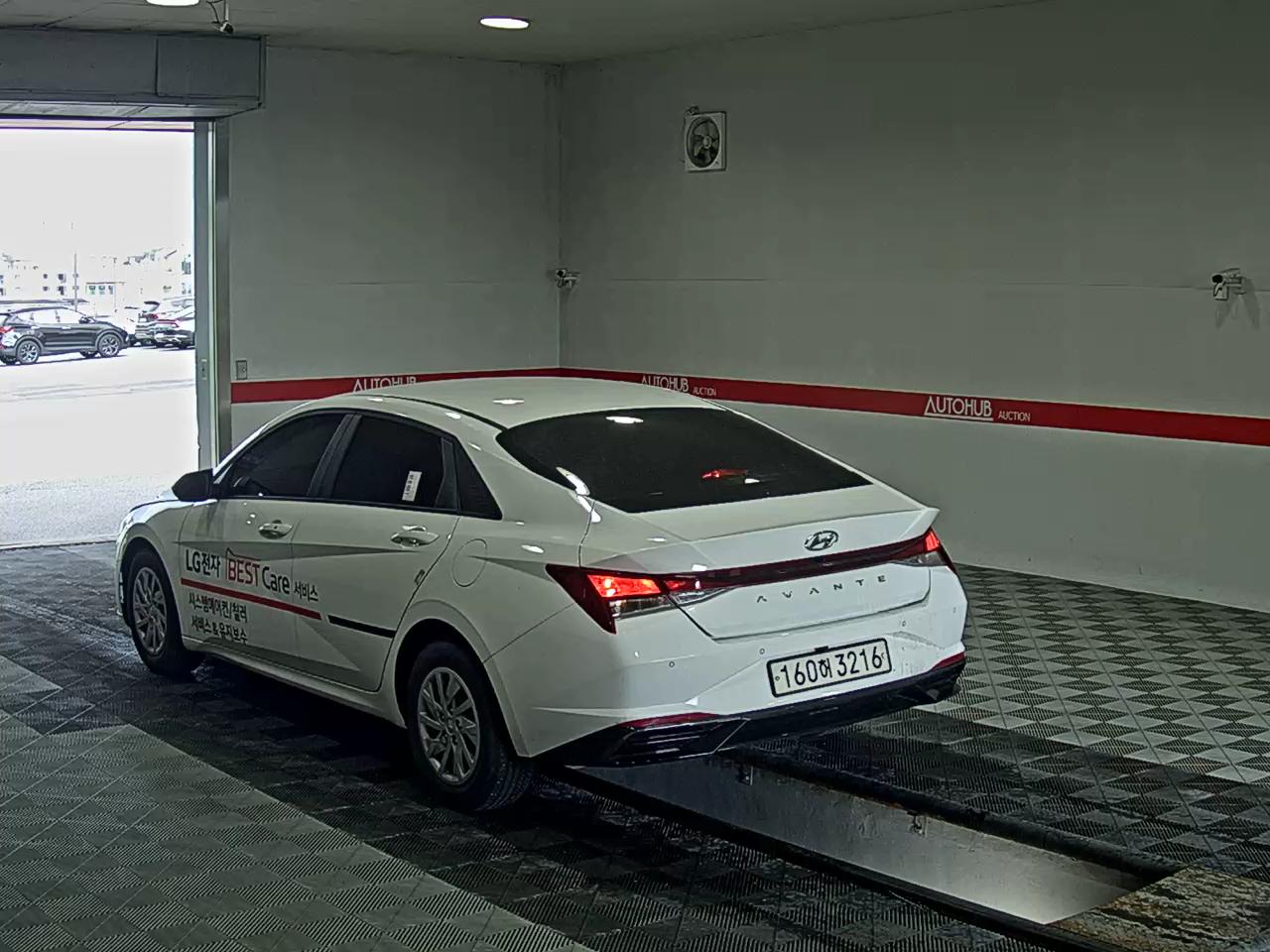 HYUNDAI AVANTE (CN7) 1.6 GASOLINE SMART 2022 - zdjęcie 6