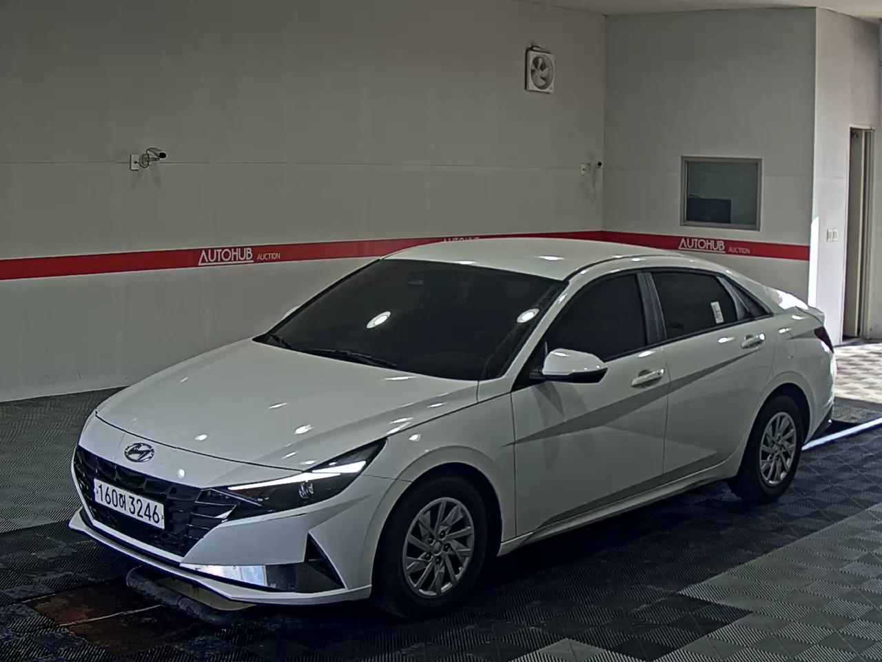 HYUNDAI AVANTE (CN7) 1.6 GASOLINE SMART 2022 - zdjęcie 2