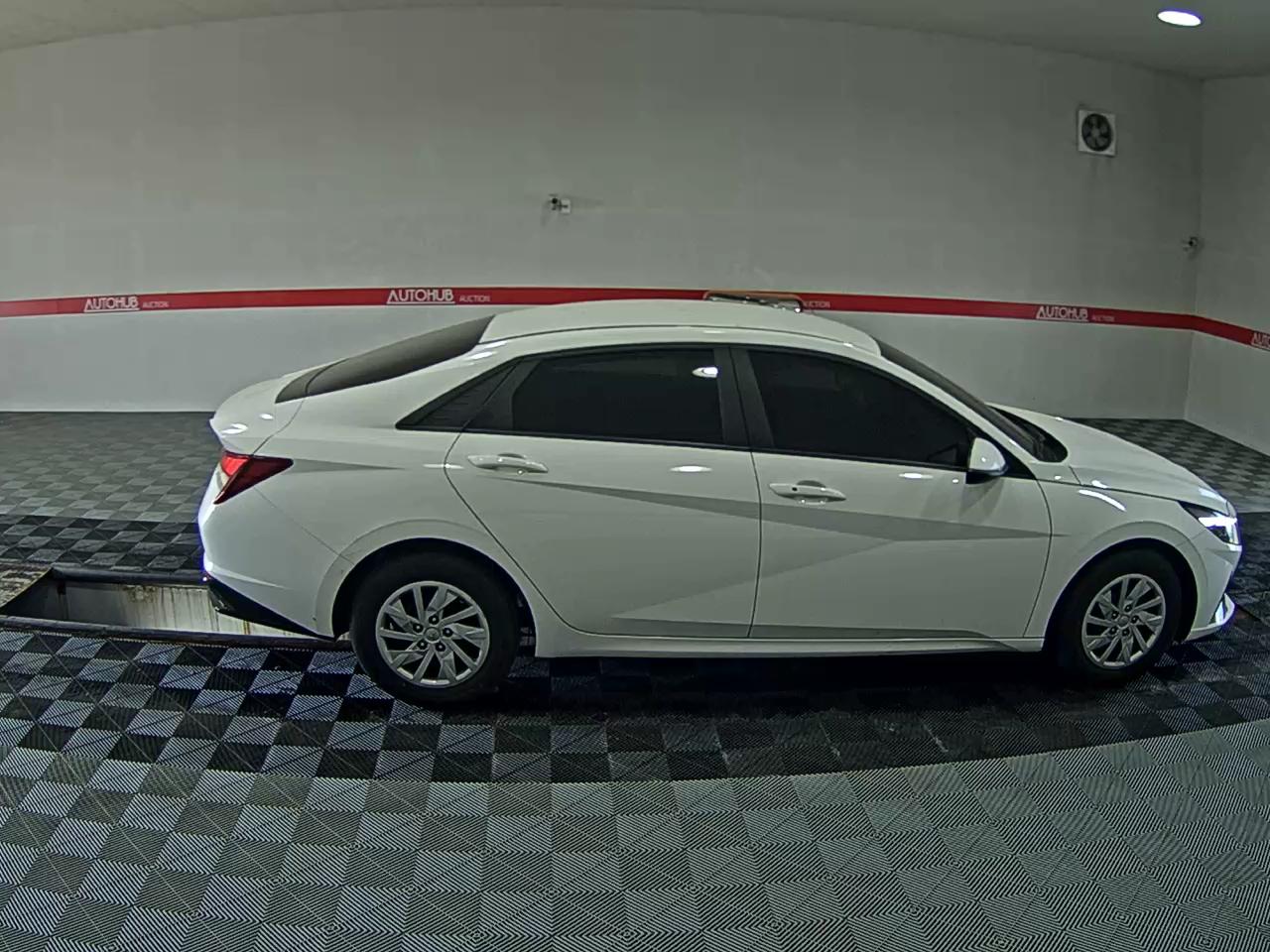 HYUNDAI AVANTE (CN7) 1.6 GASOLINE SMART 2022 - zdjęcie 4