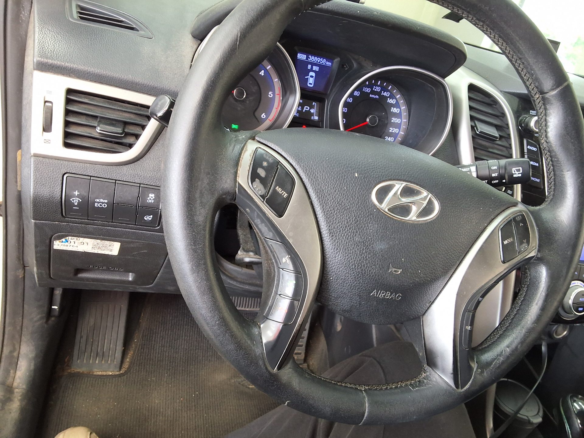 HYUNDAI NEW i30 1.6 VGT UNIQUE 2012 - zdjęcie 23
