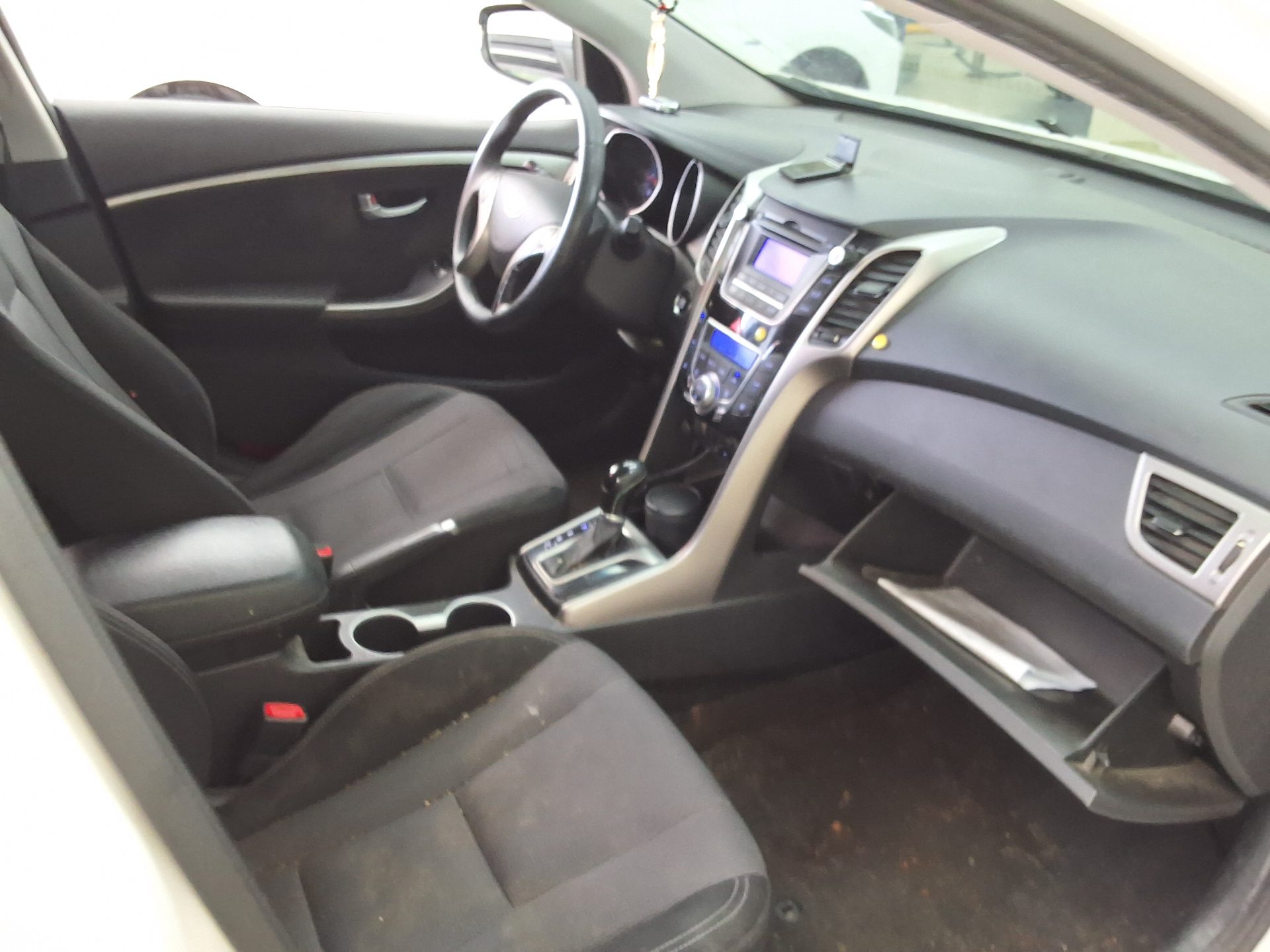HYUNDAI NEW i30 1.6 VGT UNIQUE 2012 - zdjęcie 15