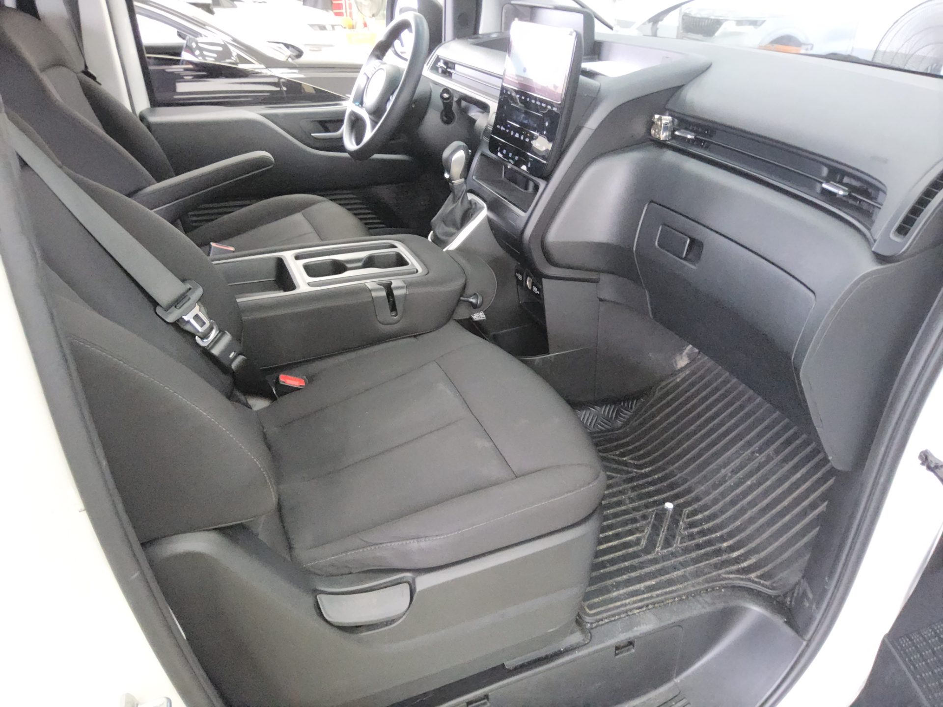 HYUNDAI STARIA 2.2 DIESEL TOURER 11-SEATER 2WD SMART 2023 - zdjęcie 13