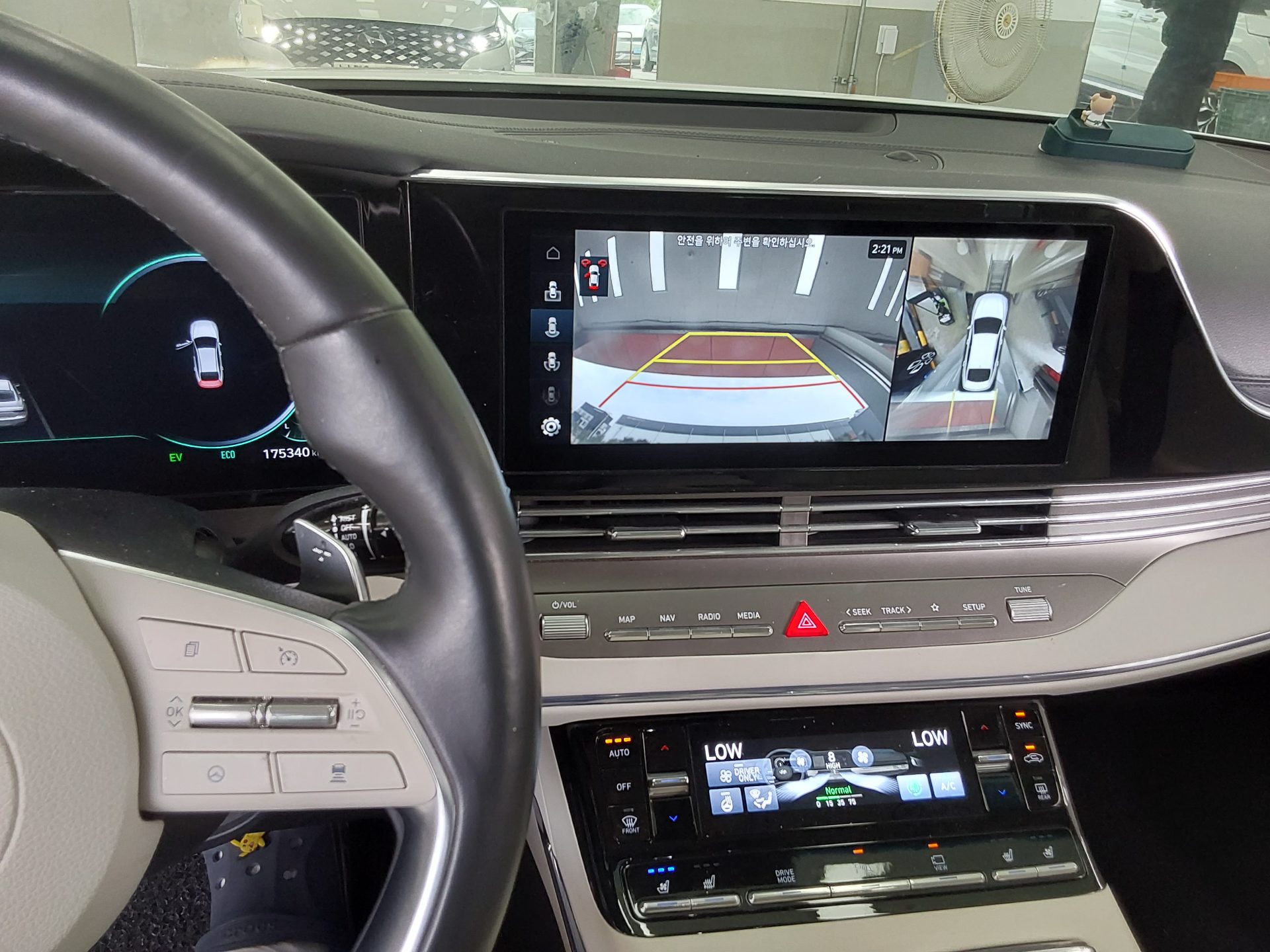HYUNDAI THE NEW GRANDEUR IG HYBRID 2.4 HEV LE BLANC 2022 - zdjęcie 17