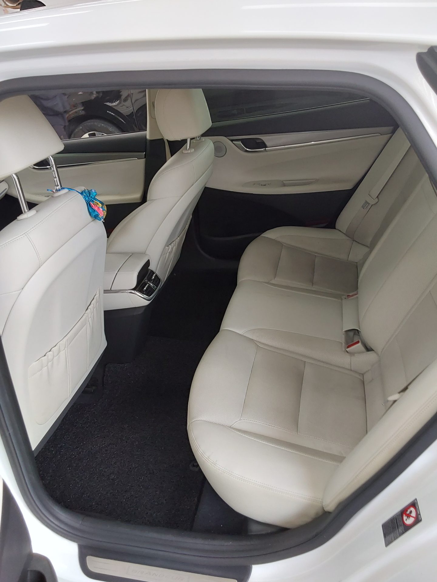 HYUNDAI THE NEW GRANDEUR IG HYBRID 2.4 HEV LE BLANC 2022 - zdjęcie 12