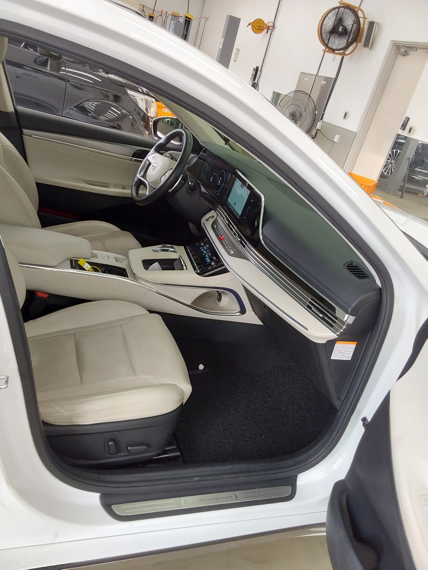 HYUNDAI THE NEW GRANDEUR IG HYBRID 2.4 HEV LE BLANC 2022 - zdjęcie 14