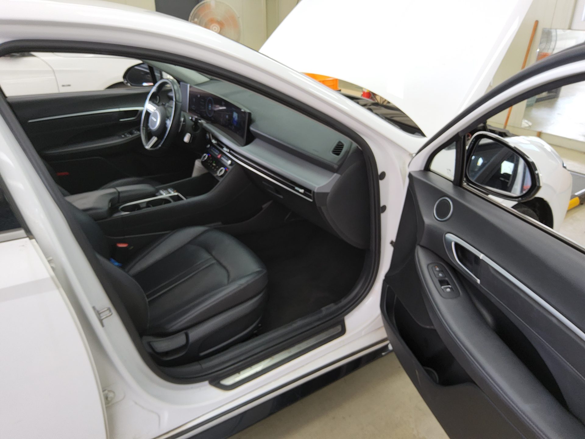 HYUNDAI SONATA THE EDGE GASOLINE 2.0 PREMIUM 2024 - zdjęcie 14