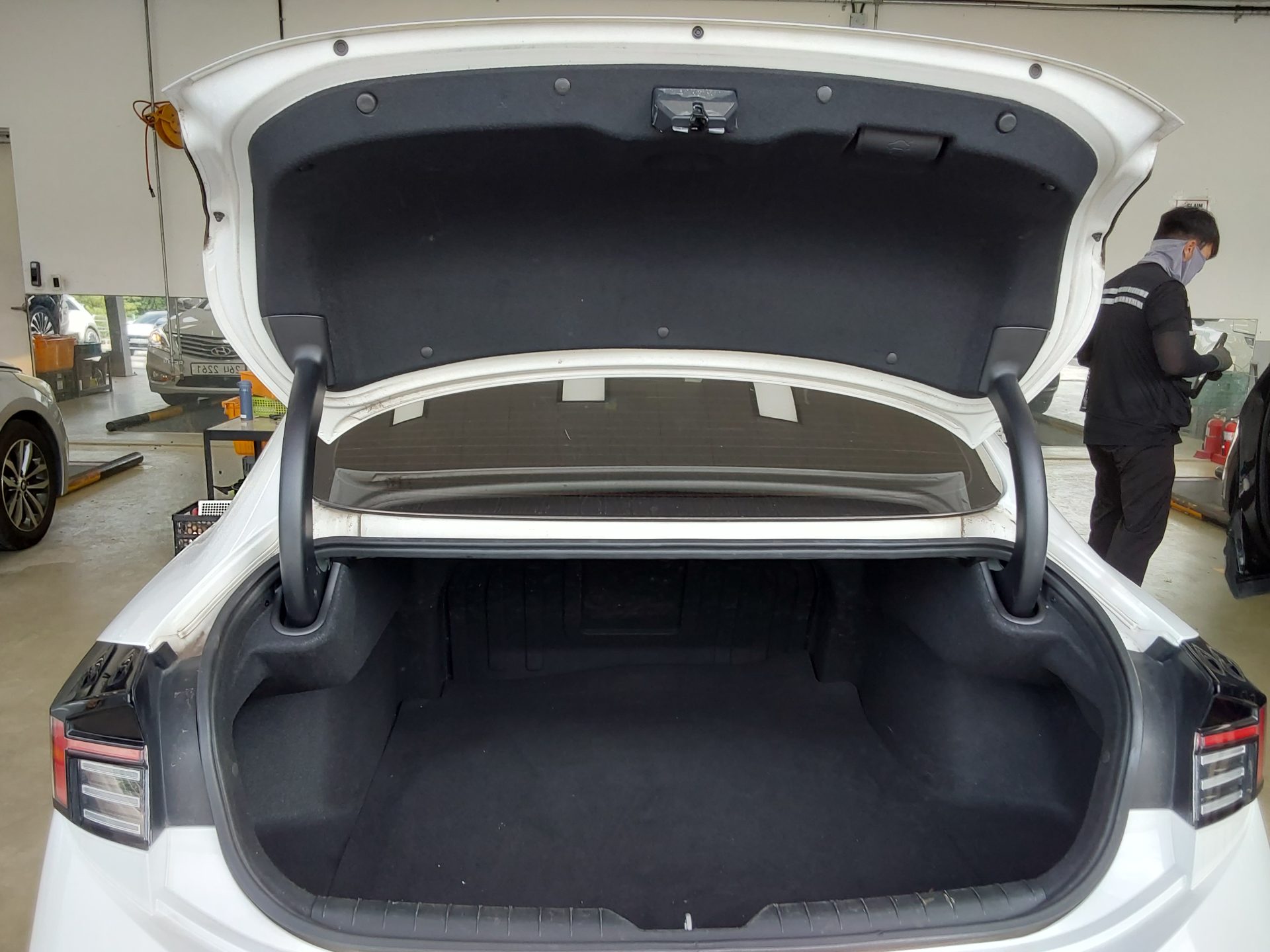 HYUNDAI SONATA THE EDGE GASOLINE 2.0 PREMIUM 2024 - zdjęcie 15