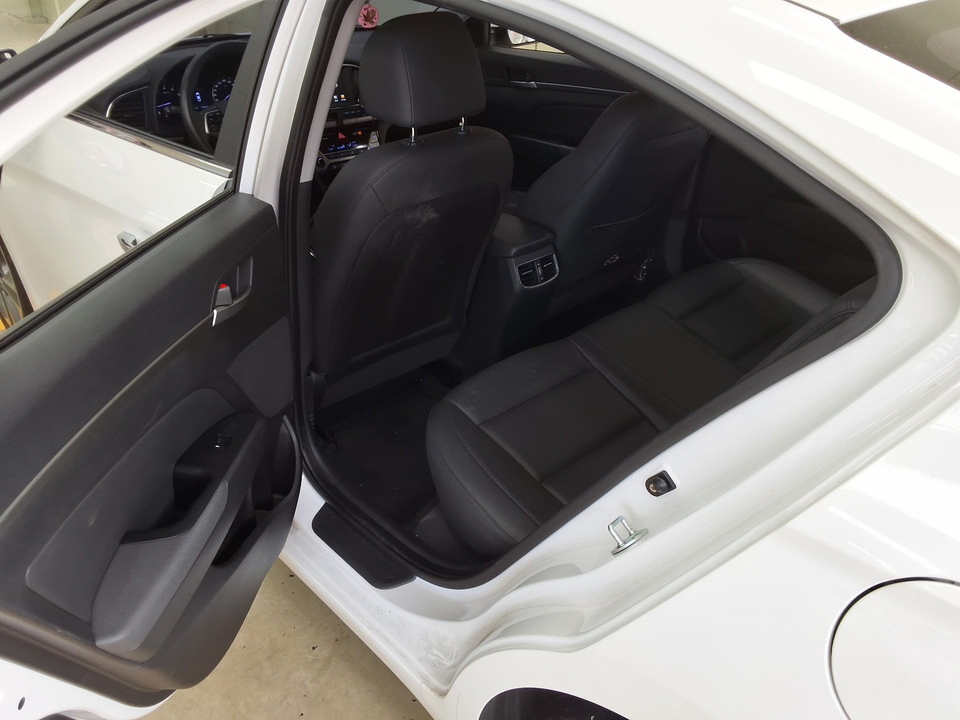 HYUNDAI AVANTE AD 1.6 GDi MODERN SPECIAL 2016 - zdjęcie 12