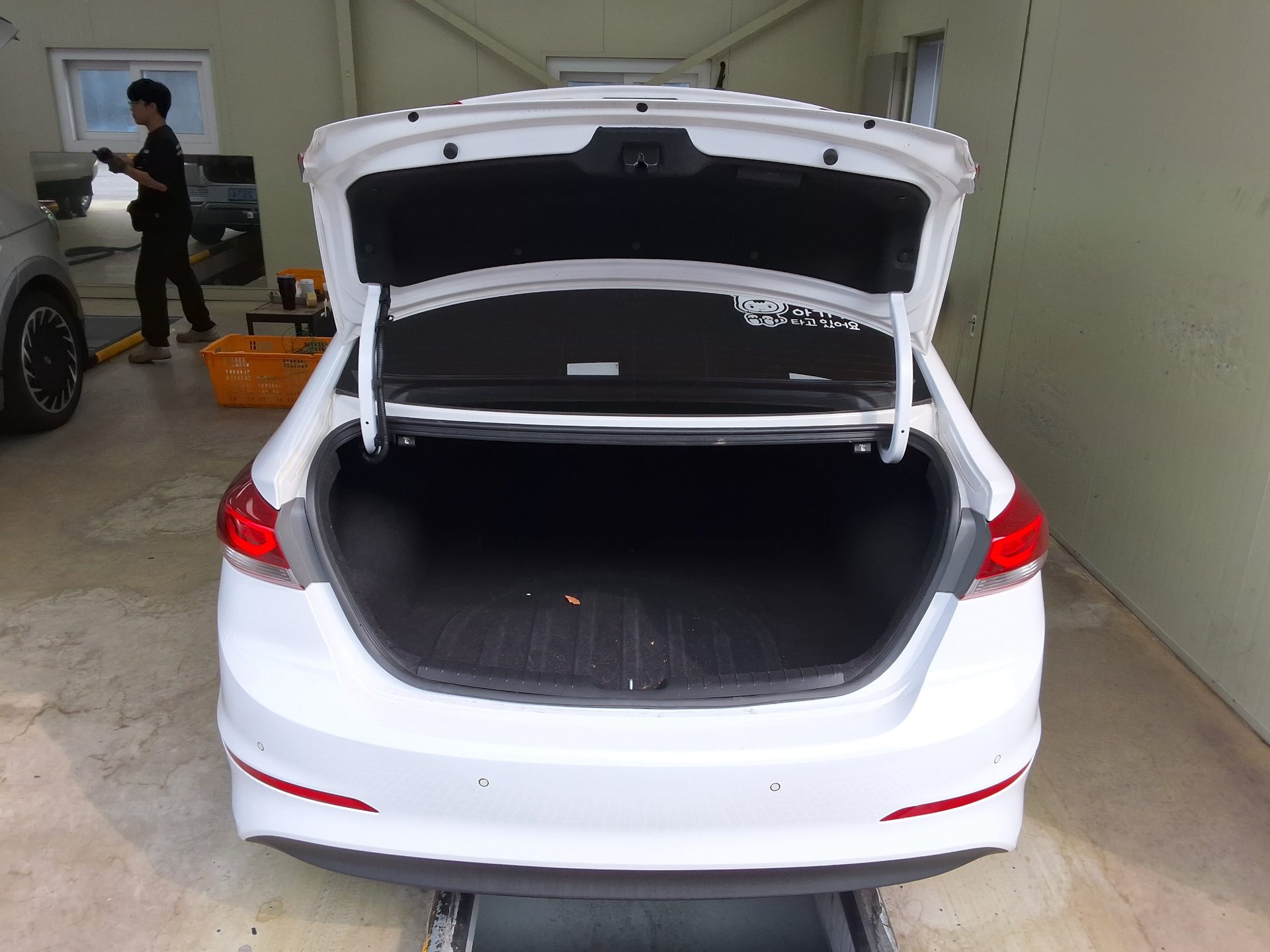 HYUNDAI AVANTE AD 1.6 GDi MODERN SPECIAL 2016 - zdjęcie 15