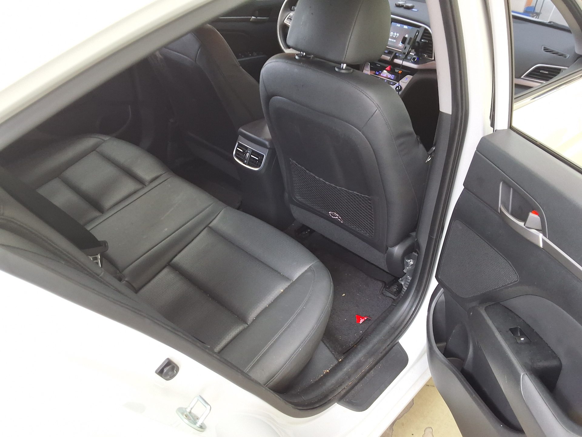 HYUNDAI AVANTE AD 1.6 GDi MODERN SPECIAL 2016 - zdjęcie 13
