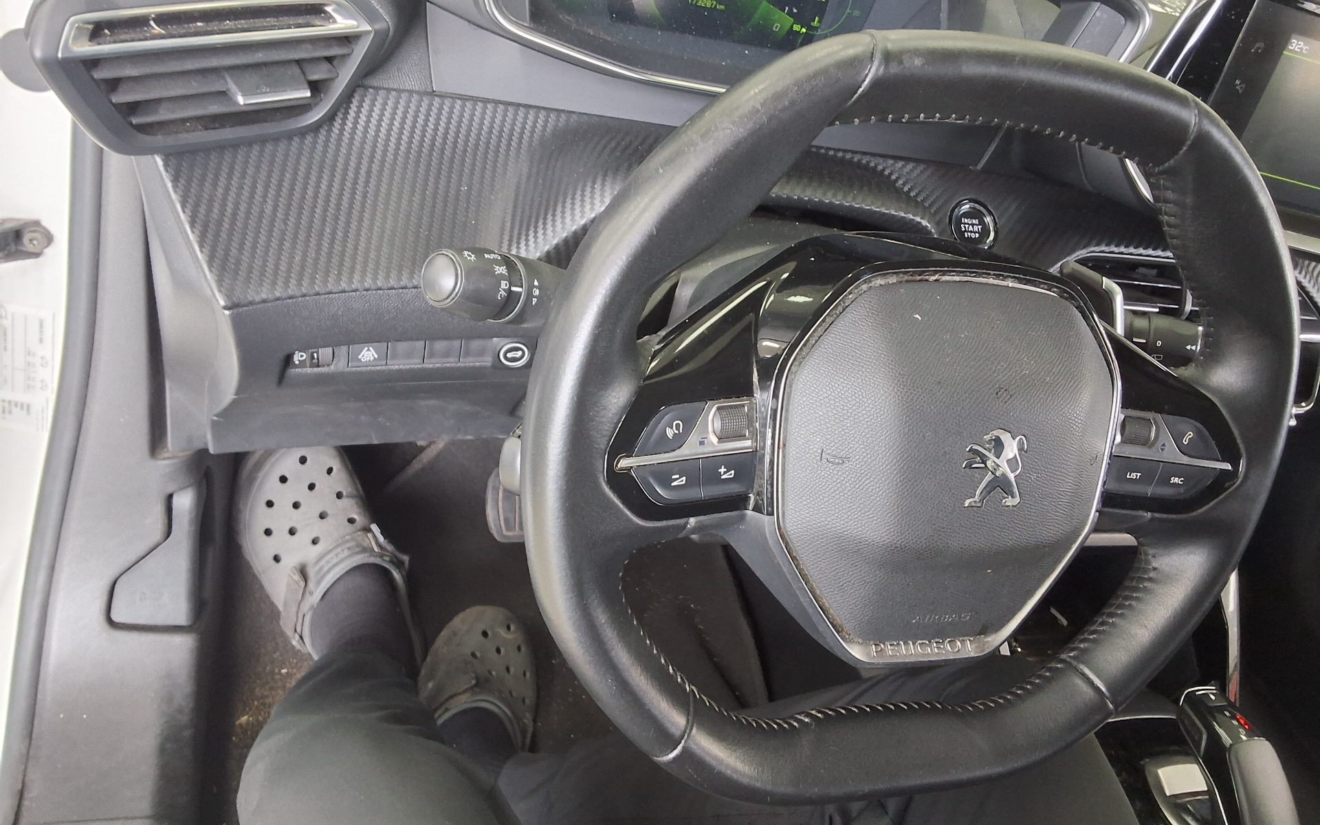 PEUGEOT 2008 (2ND GEN) 1.5 BlueHDi ALLURE 2021 - zdjęcie 17