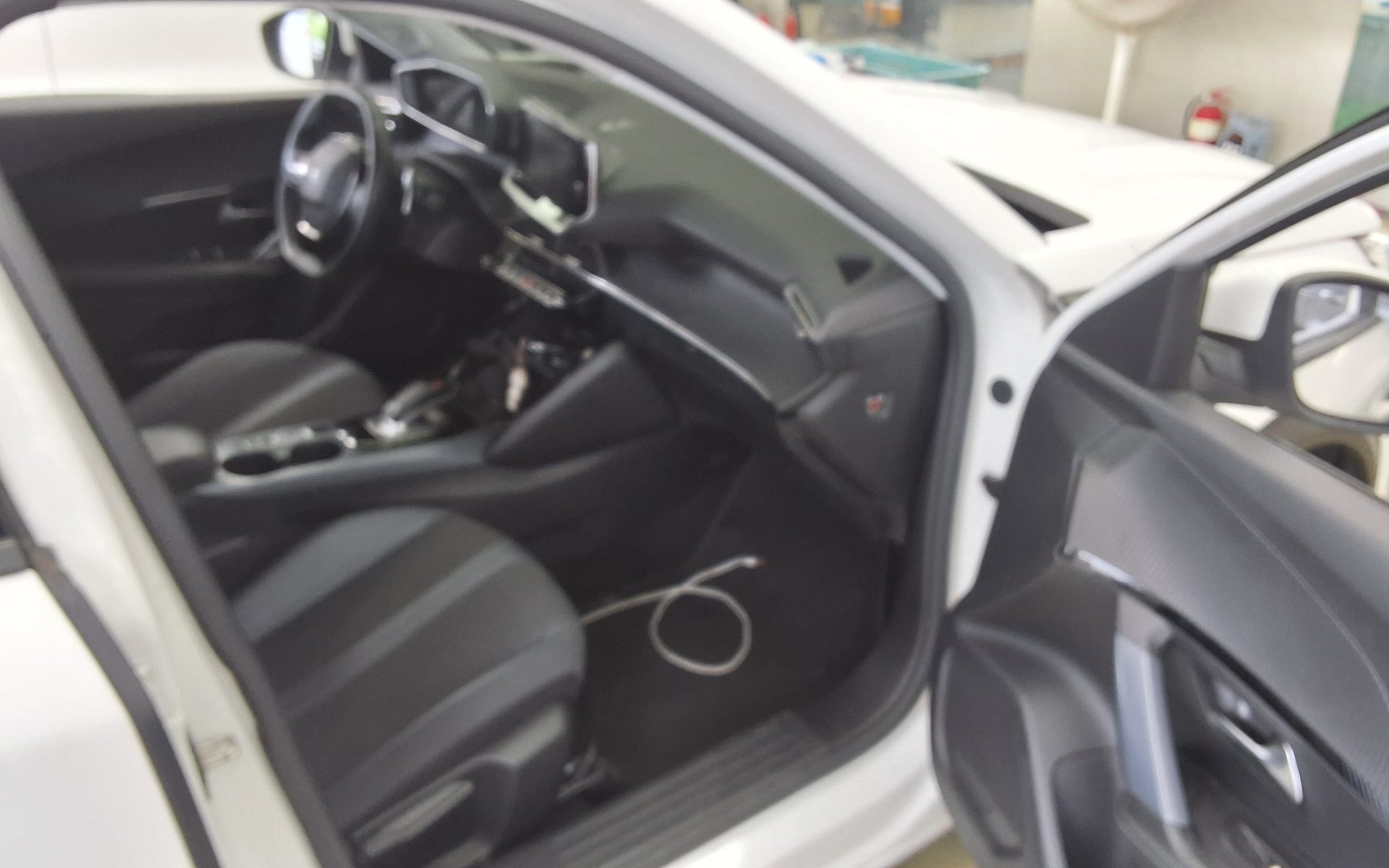 PEUGEOT 2008 (2ND GEN) 1.5 BlueHDi ALLURE 2021 - zdjęcie 14