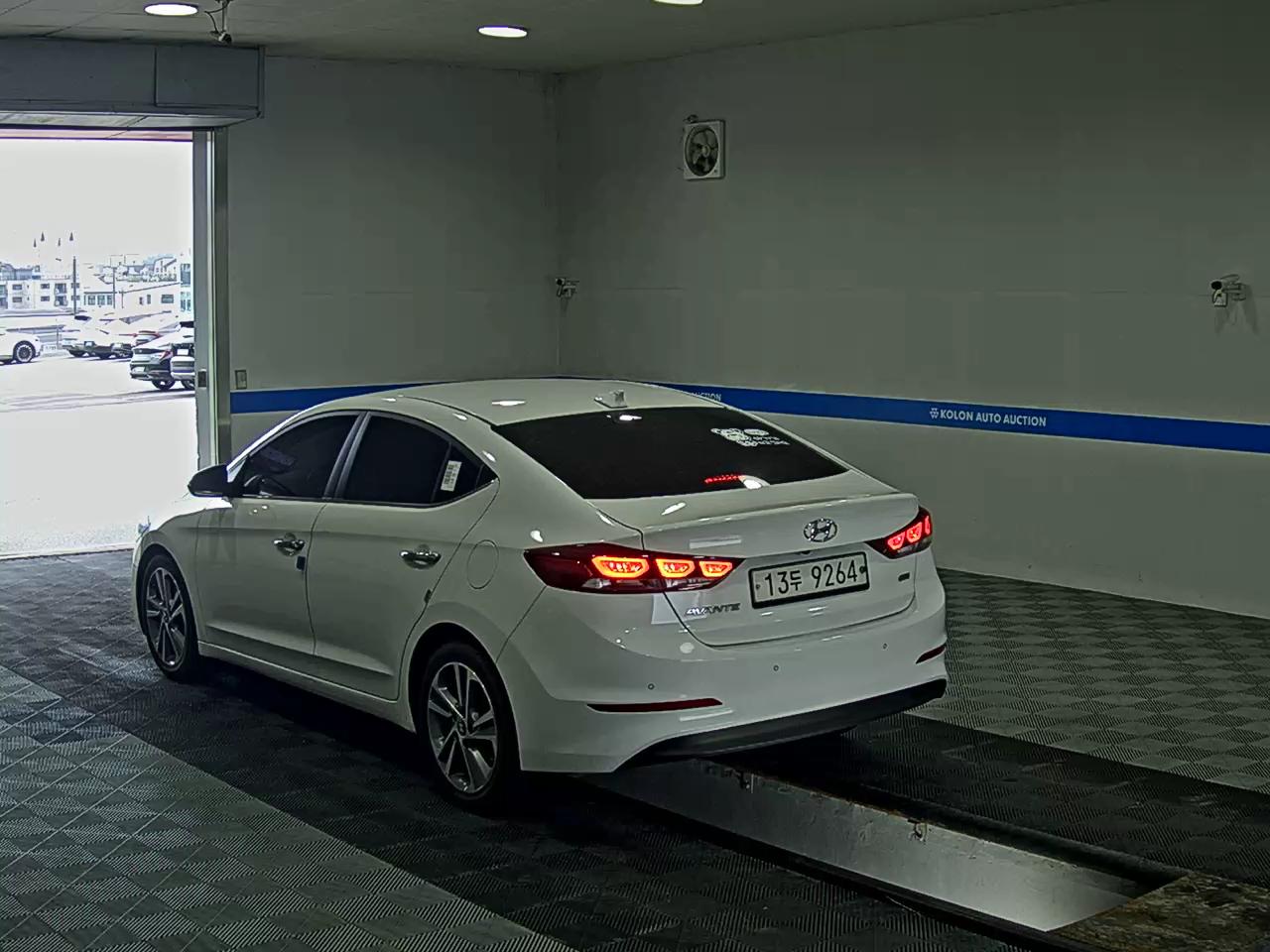 HYUNDAI AVANTE AD 1.6 GDi MODERN SPECIAL 2016 - zdjęcie 6