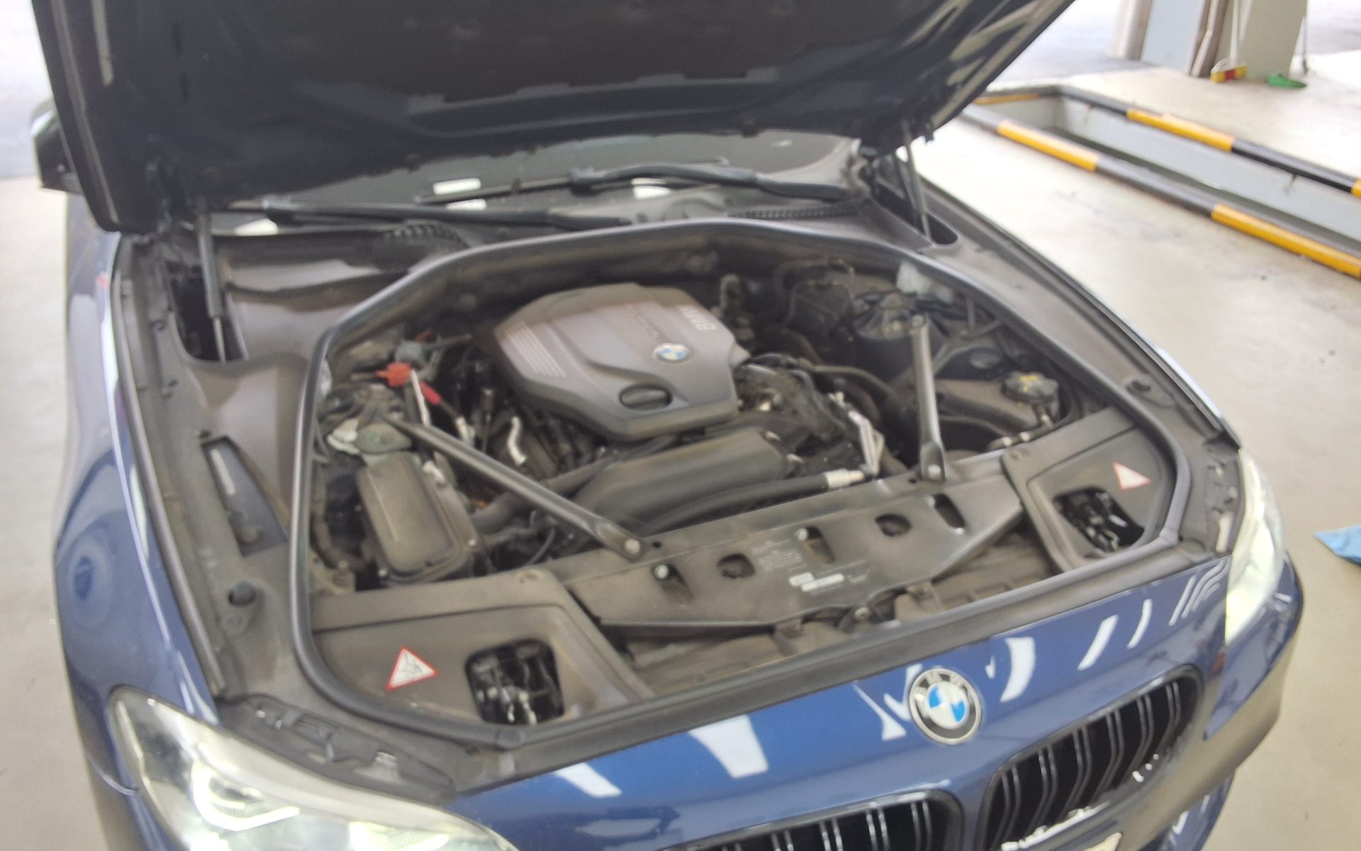 BMW 5 SERIES (6TH GEN) 520d M AERODYNAMIC 2016 - zdjęcie 23