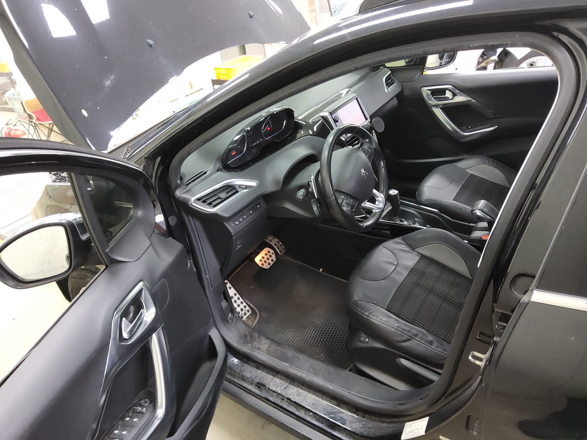 PEUGEOT 2008 1.6 e-HDi FELINE L 2016 - zdjęcie 10