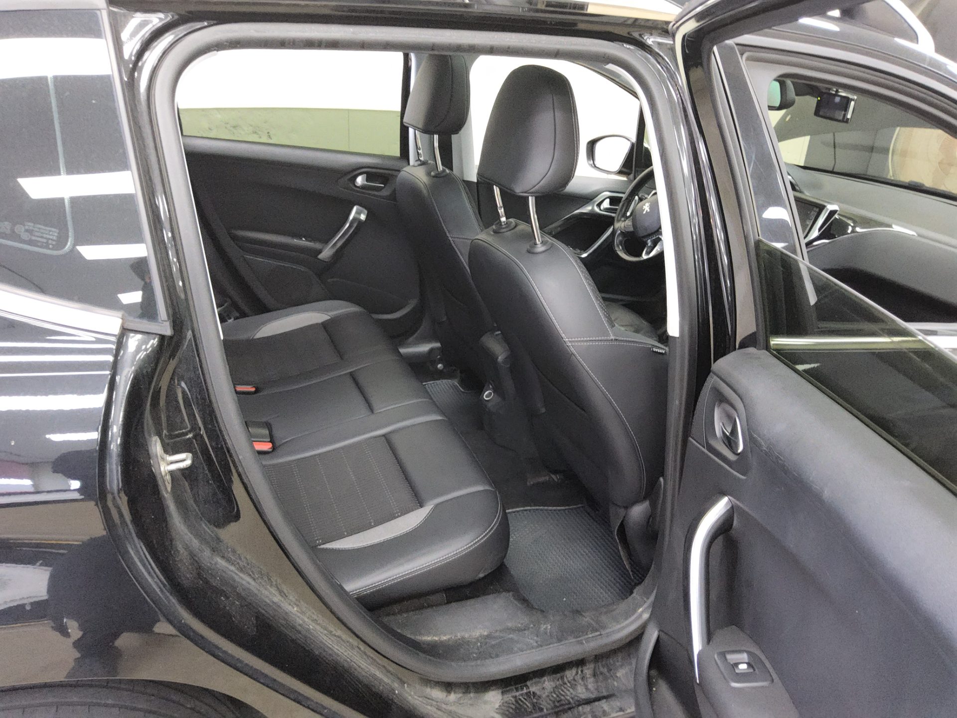 PEUGEOT 2008 1.6 e-HDi FELINE L 2016 - zdjęcie 13