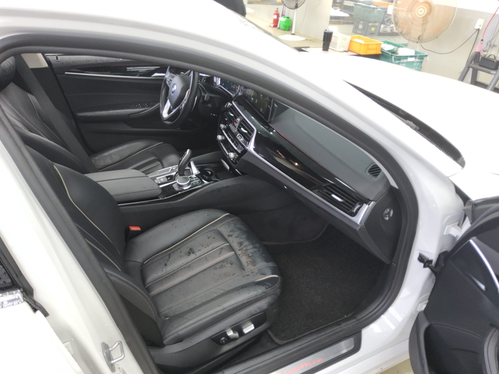 BMW 5 SERIES (7TH GEN) 520d LUXURY LINE SPECIAL 2018 - zdjęcie 14