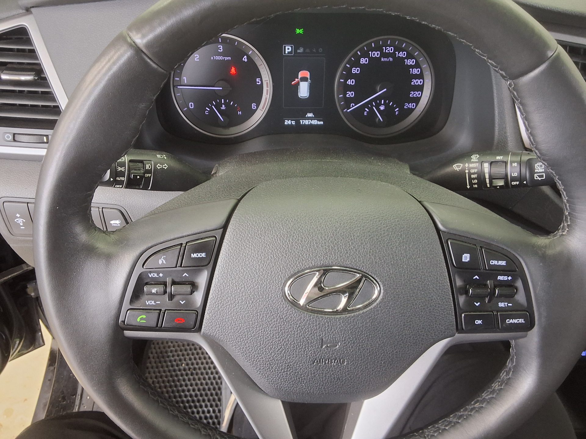 HYUNDAI ALL NEW TUCSON DIESEL 1.7 2WD PREMIUM 2017 - zdjęcie 18