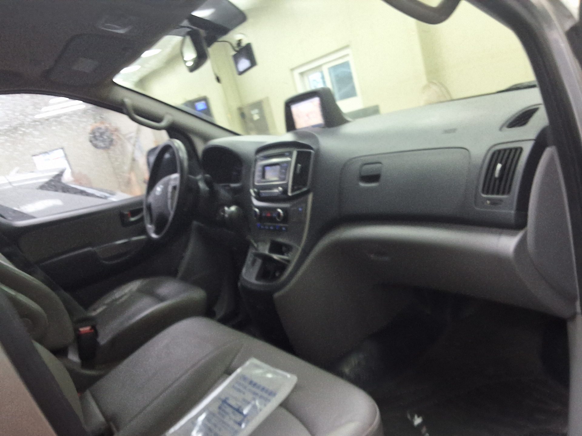 HYUNDAI GRAND STAREX 3-SEATER DIESEL VAN MODERN 2018 - zdjęcie 15
