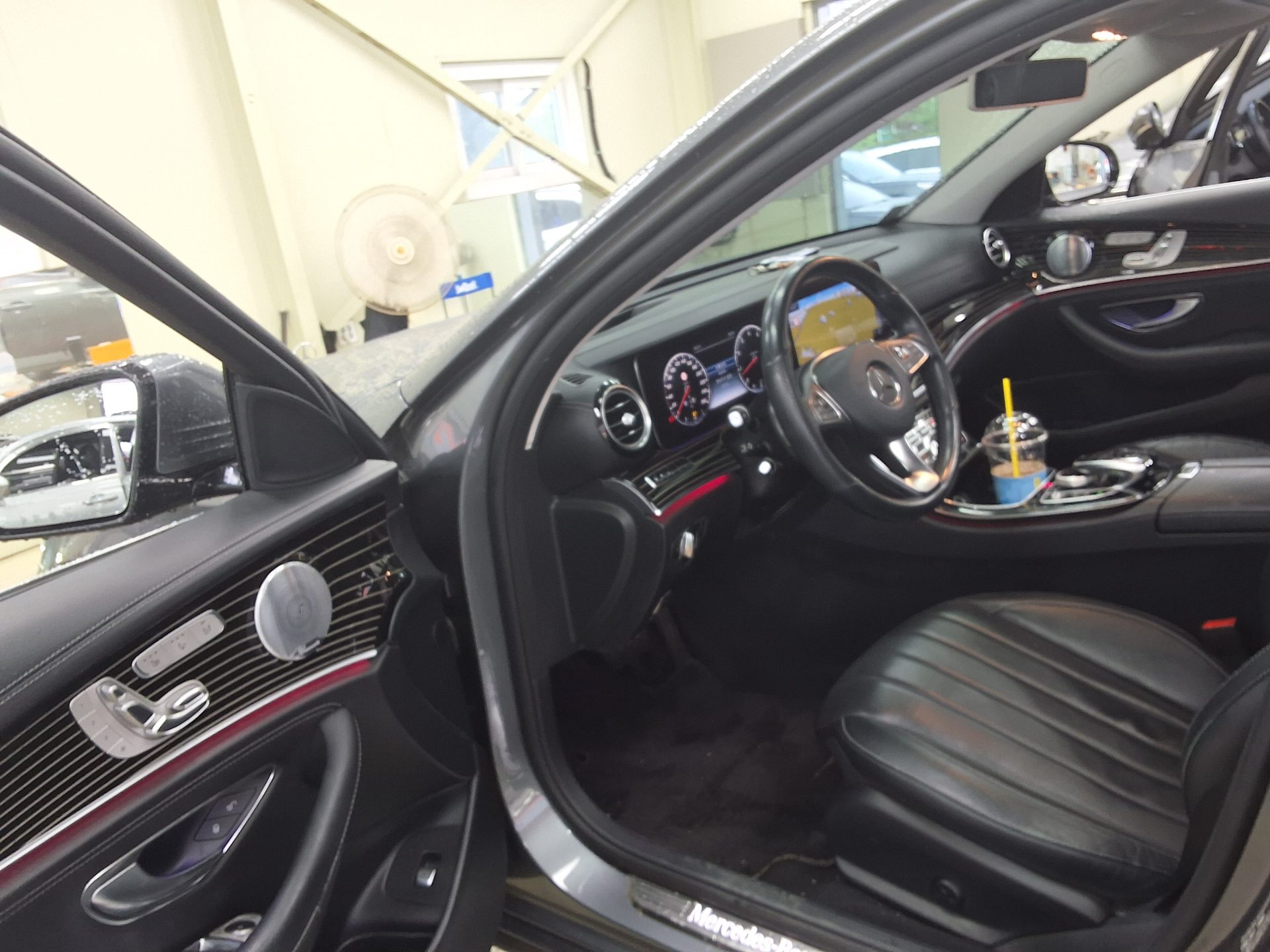 MERCEDES-BENZ E-CLASS (5TH GEN) E400 4MATIC EXCLUSIVE 2018 - zdjęcie 11