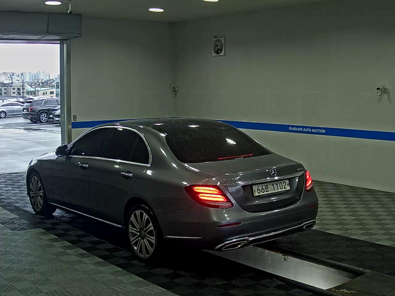 MERCEDES-BENZ E-CLASS (5TH GEN) E400 4MATIC EXCLUSIVE 2018 - zdjęcie 6