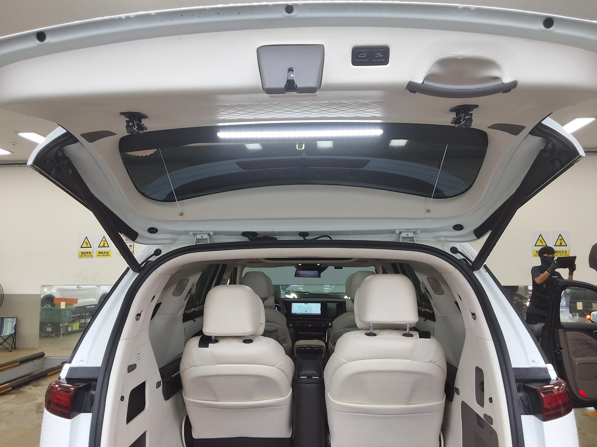 KIA NEW CARNIVAL (KA4) HI-LIMOUSINE SPECIAL BODY MAJOR CAR 2023 - zdjęcie 15