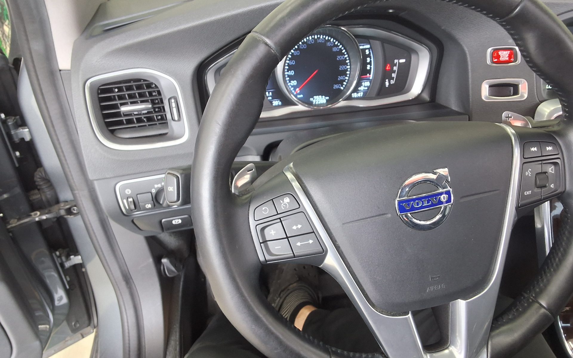 VOLVO S60 (2ND GEN) D4 SUMMUM 2016 - zdjęcie 17
