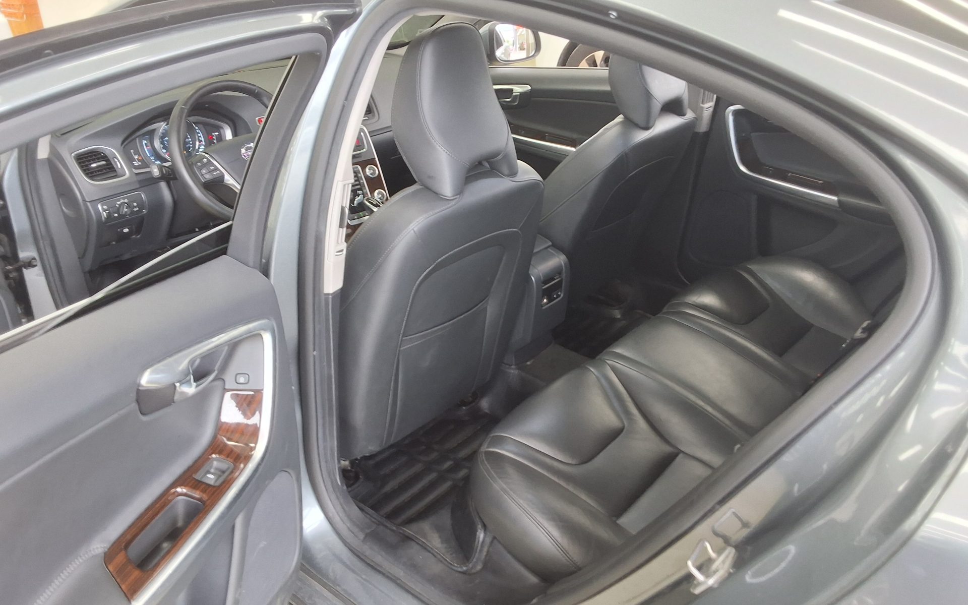 VOLVO S60 (2ND GEN) D4 SUMMUM 2016 - zdjęcie 12