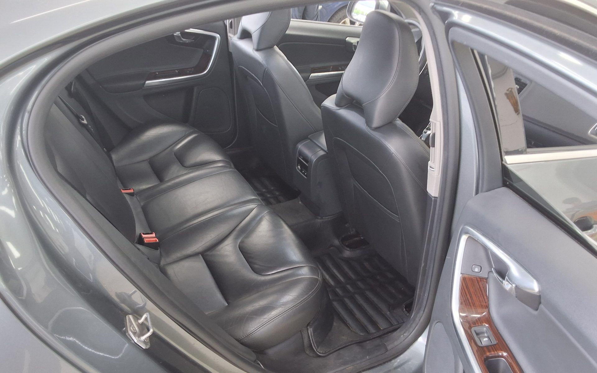 VOLVO S60 (2ND GEN) D4 SUMMUM 2016 - zdjęcie 13