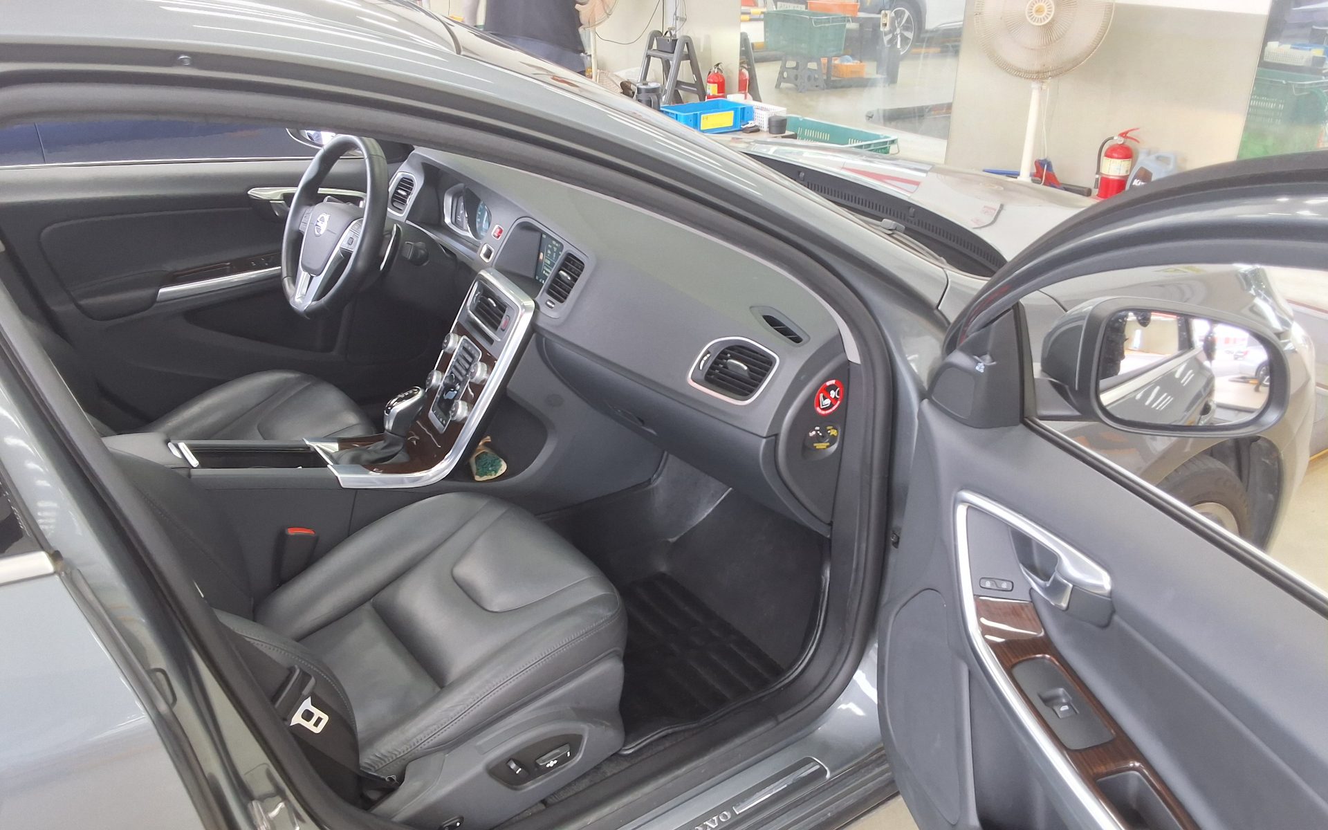 VOLVO S60 (2ND GEN) D4 SUMMUM 2016 - zdjęcie 14