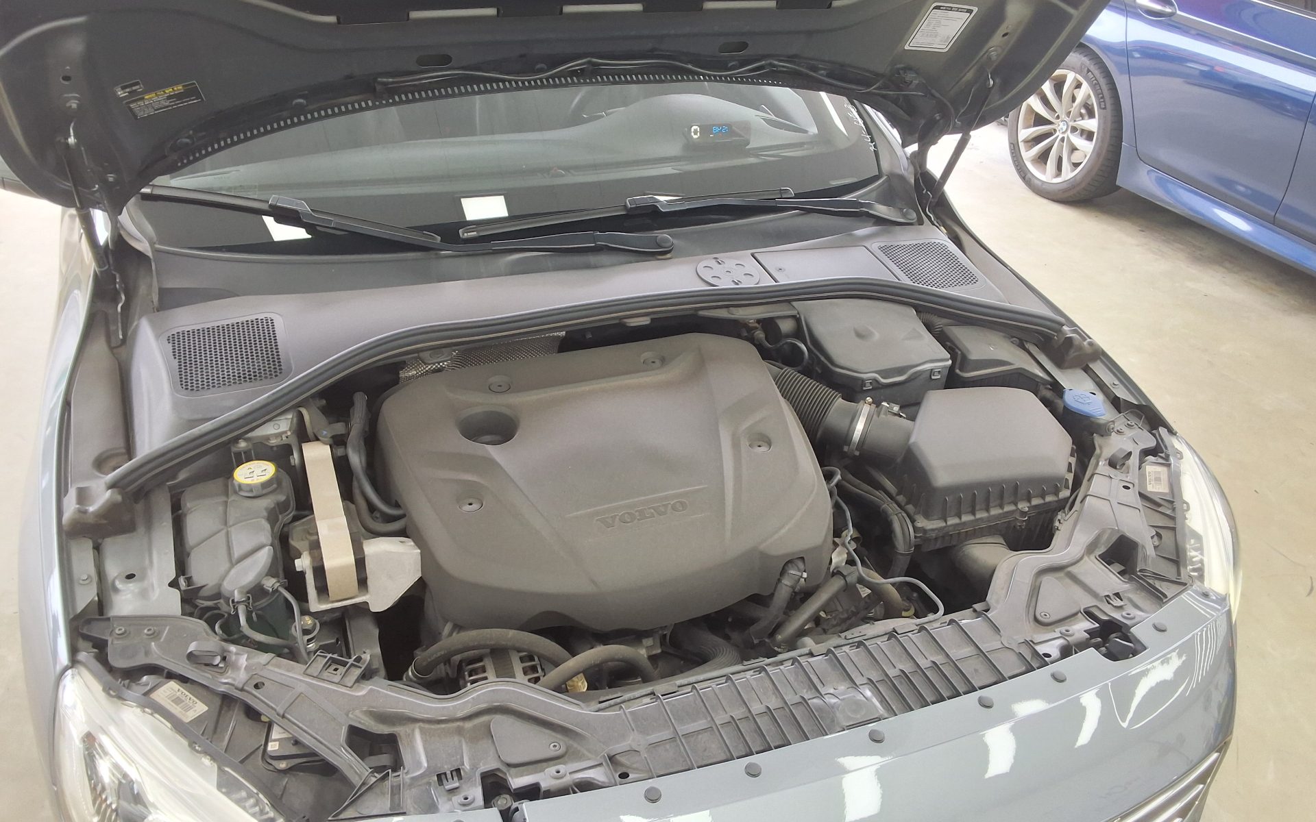 VOLVO S60 (2ND GEN) D4 SUMMUM 2016 - zdjęcie 23