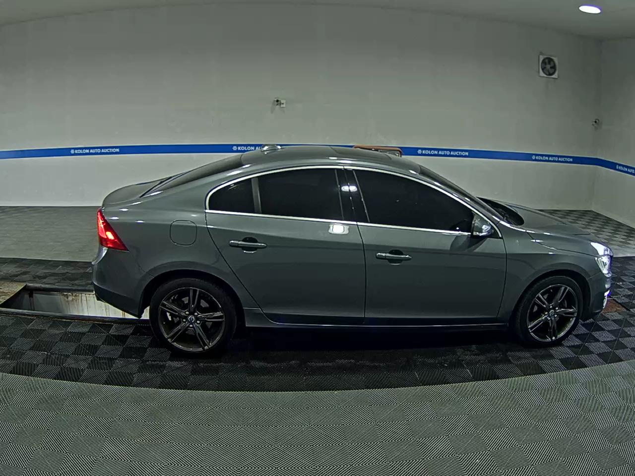 VOLVO S60 (2ND GEN) D4 SUMMUM 2016 - zdjęcie 4